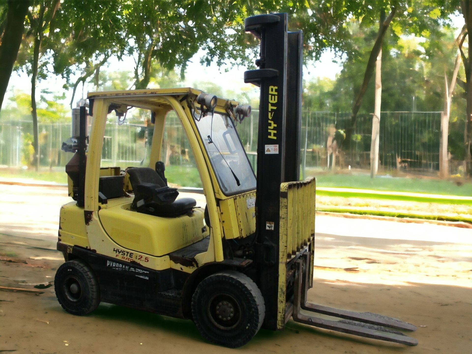 BOOST EFFICIENCY WITH THE HYSTER H2.5FT FORKLIFT >>--NO VAT ON HAMMER--<< - Image 5 of 8
