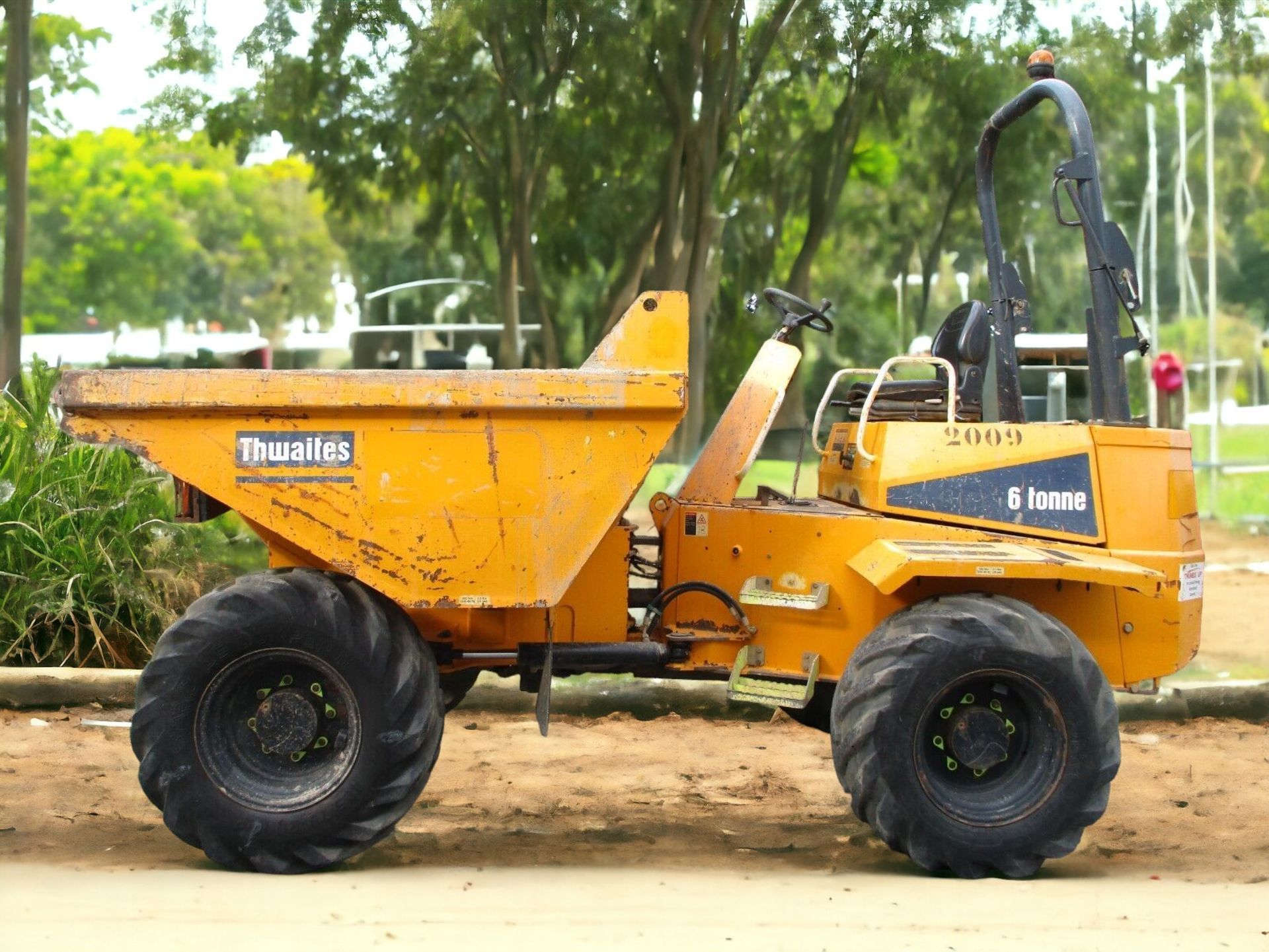 2015 THWAITES 6-TON DUMPER - POWER, EFFICIENCY, AND RELIABILITY - Image 9 of 11