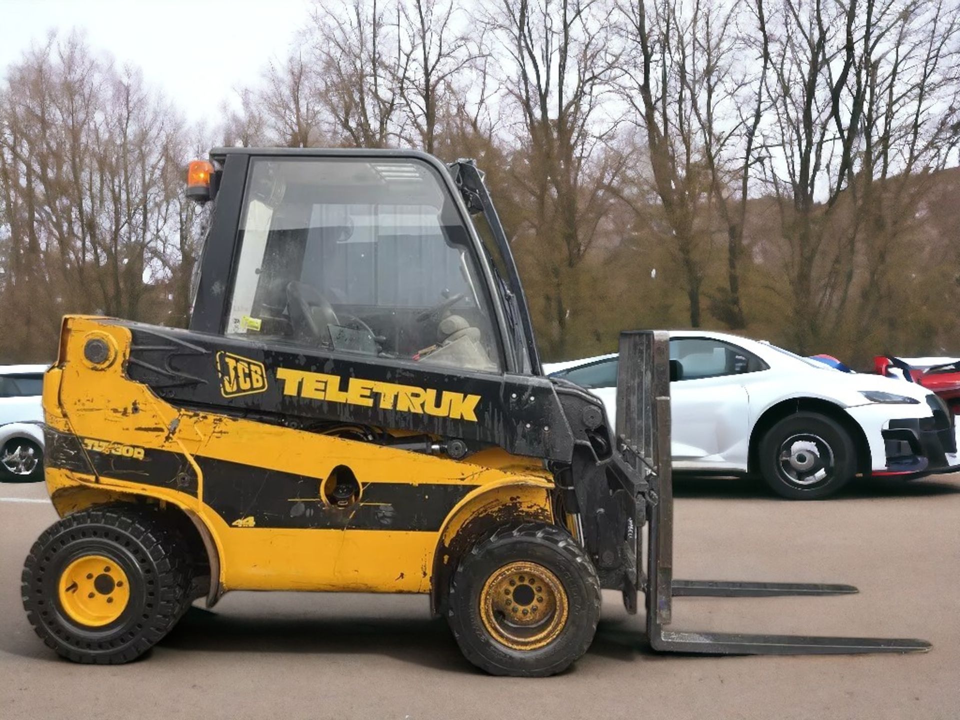 PREMIUM 2002 FORKLIFT – READY FOR HEAVY-DUTY PERFORMANCE - Image 4 of 8