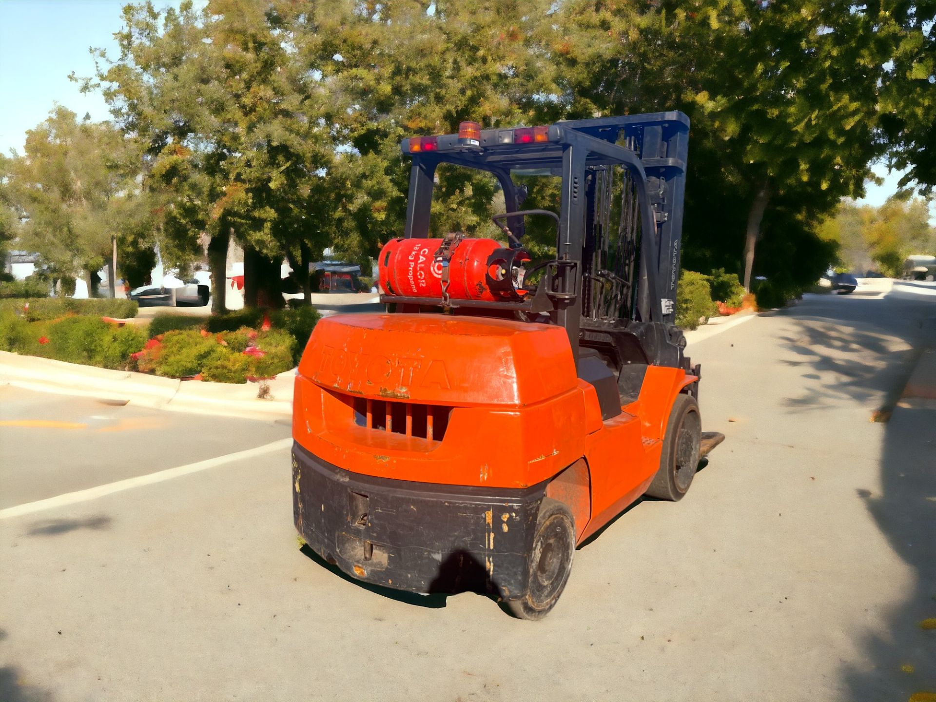 TOYOTA LPG FORKLIFT - MODEL 7FGCU55 (2005) - Image 4 of 6