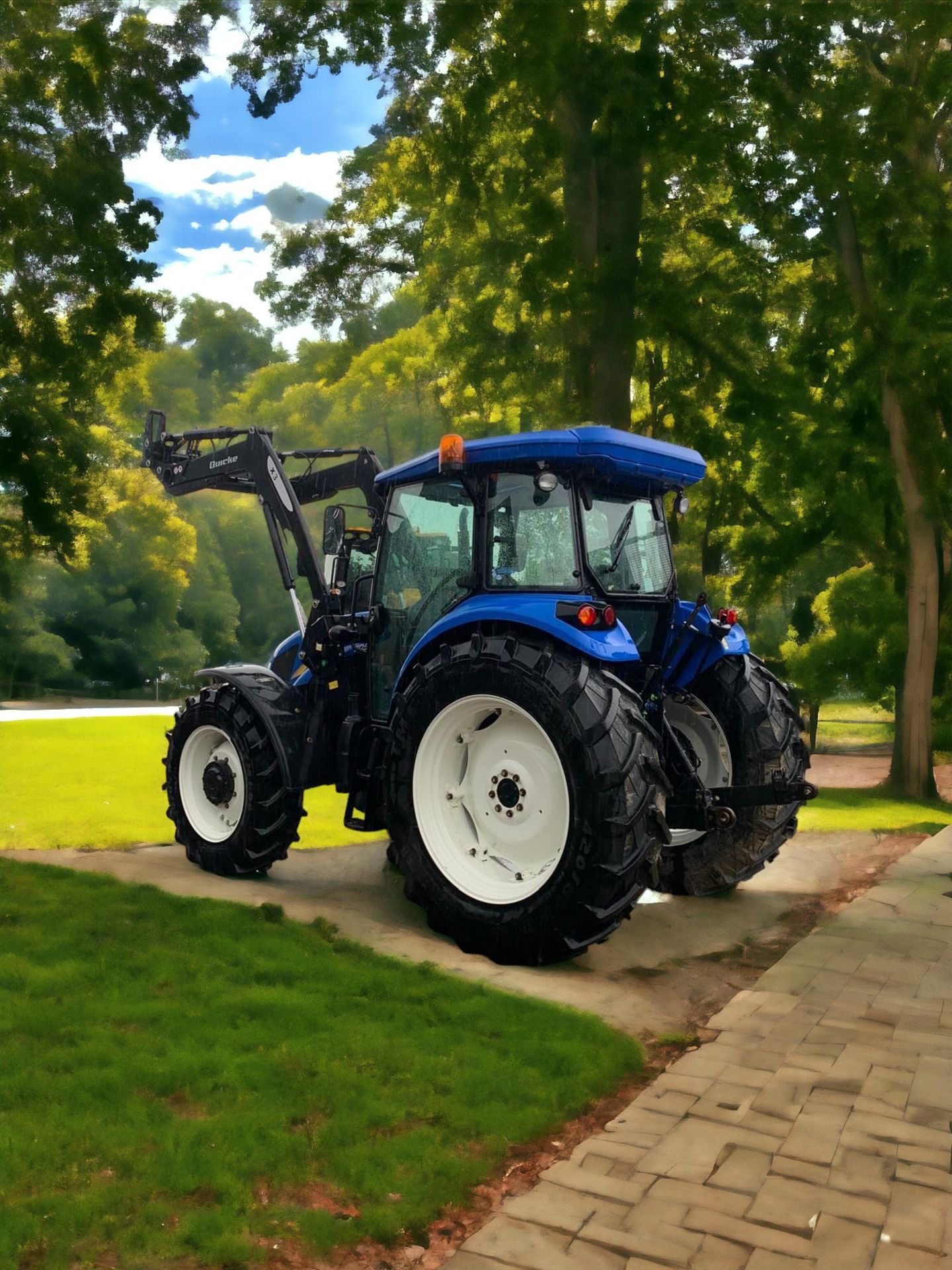 NEW HOLLAND TD5.105 TRACTOR WITH LOADER - Image 3 of 10