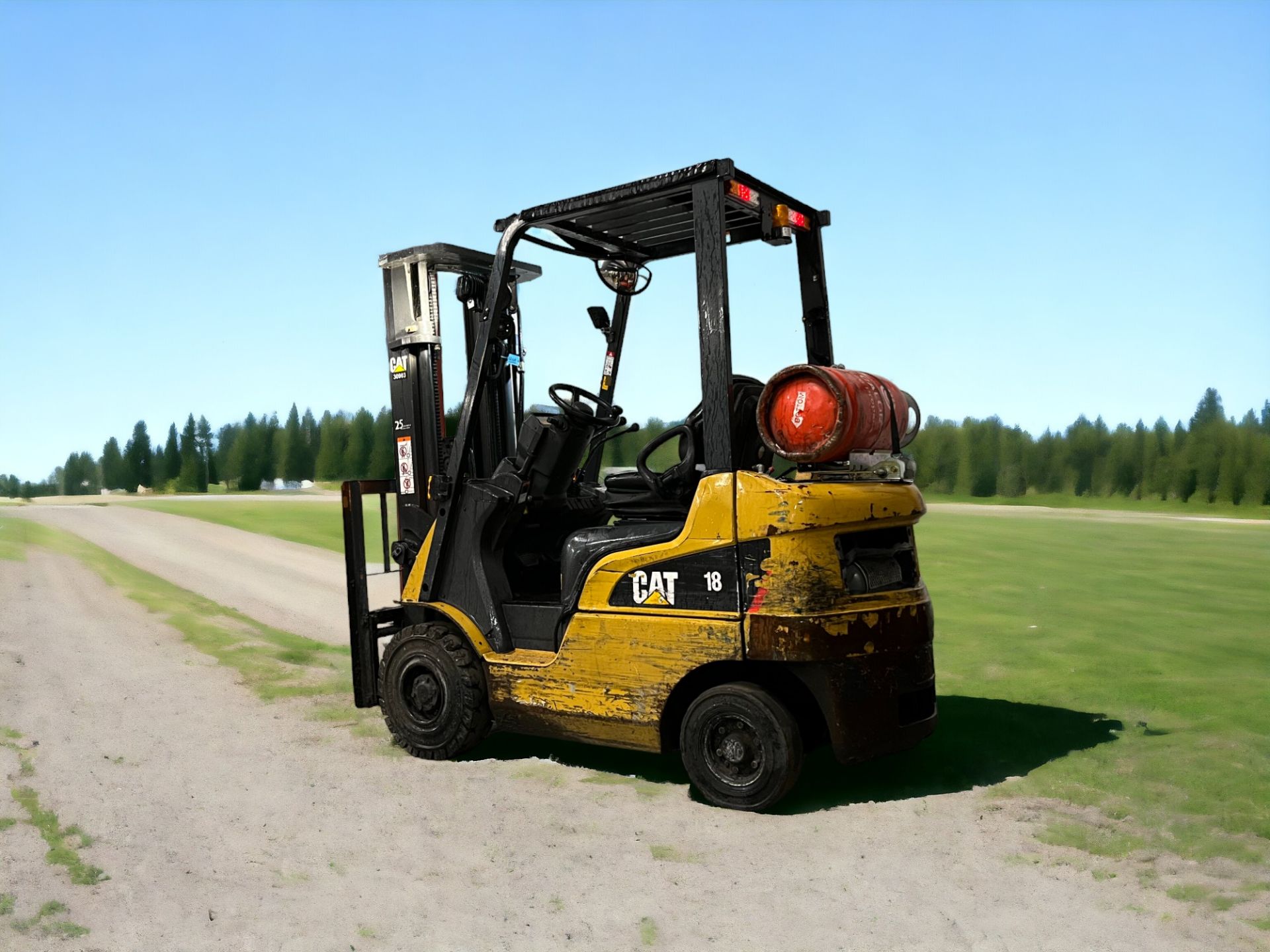 CAT LIFT TRUCK - GP18NT LPG FORKLIFT (2017) - Image 2 of 5