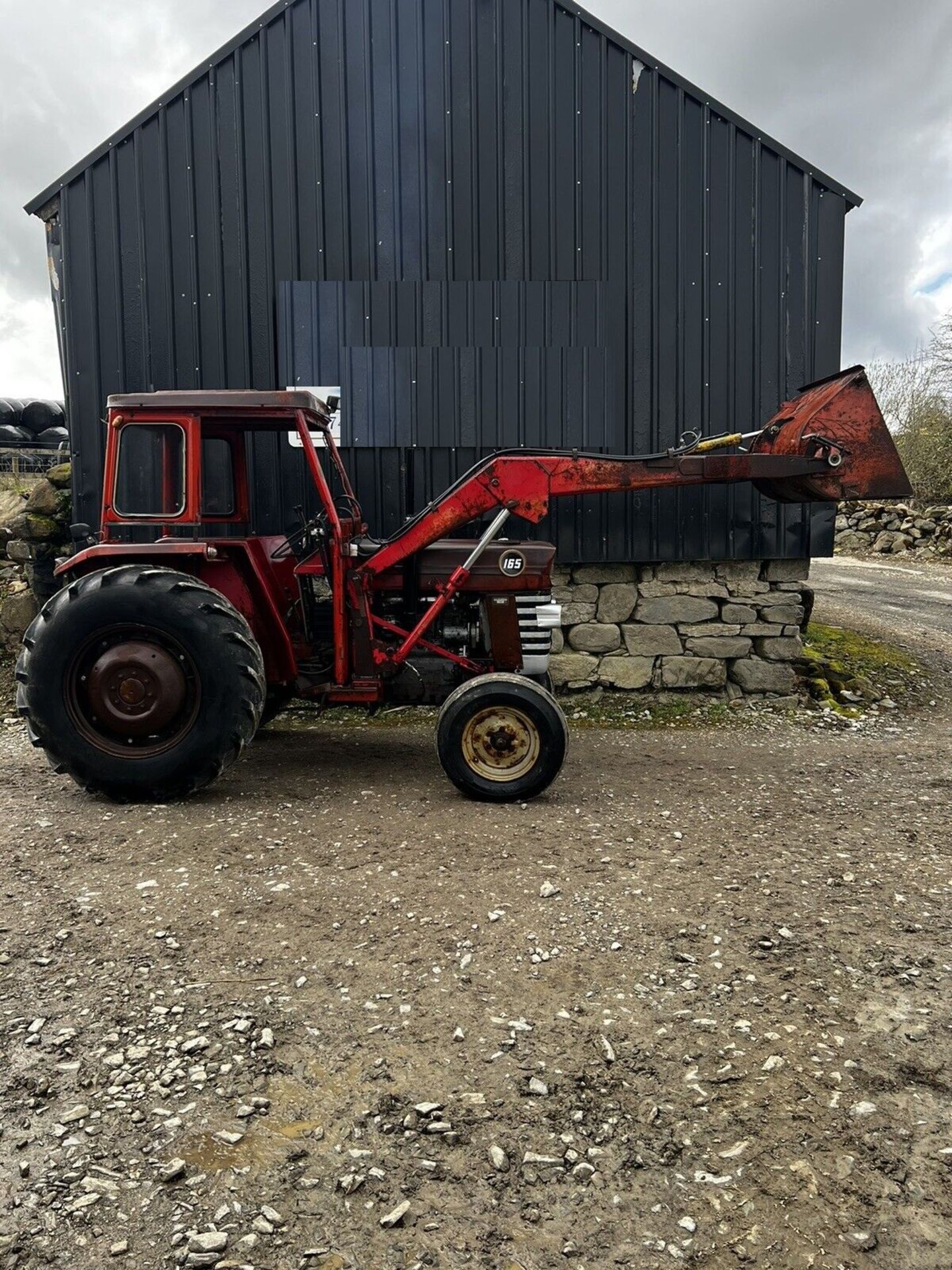 POWERFUL PERFORMANCE: MASSEY FERGUSON 165 TRACTOR, BUILT TO LAST