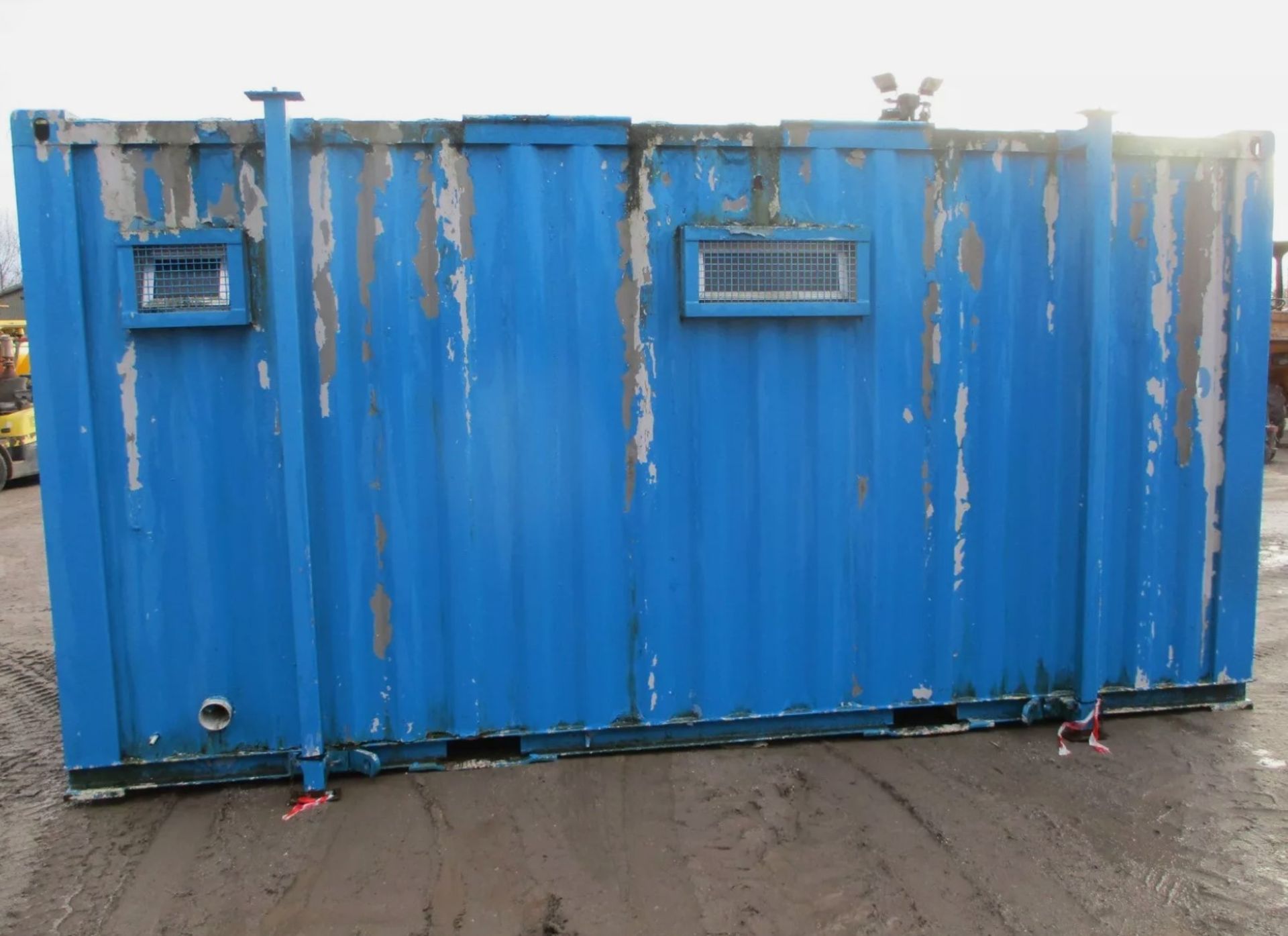 SHIPPING CONTAINER TOILET BLOCK: YOUR COMPLETE PORTABLE SANITATION SOLUTION - Image 2 of 11