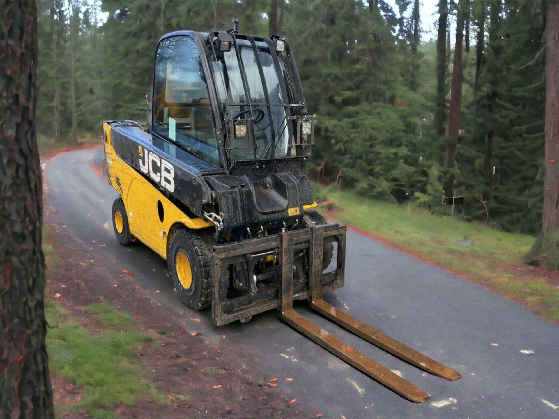 BOOST YOUR EFFICIENCY: 2018 JCB TELETRUK TLT35D TELEHANDLER - Image 10 of 10