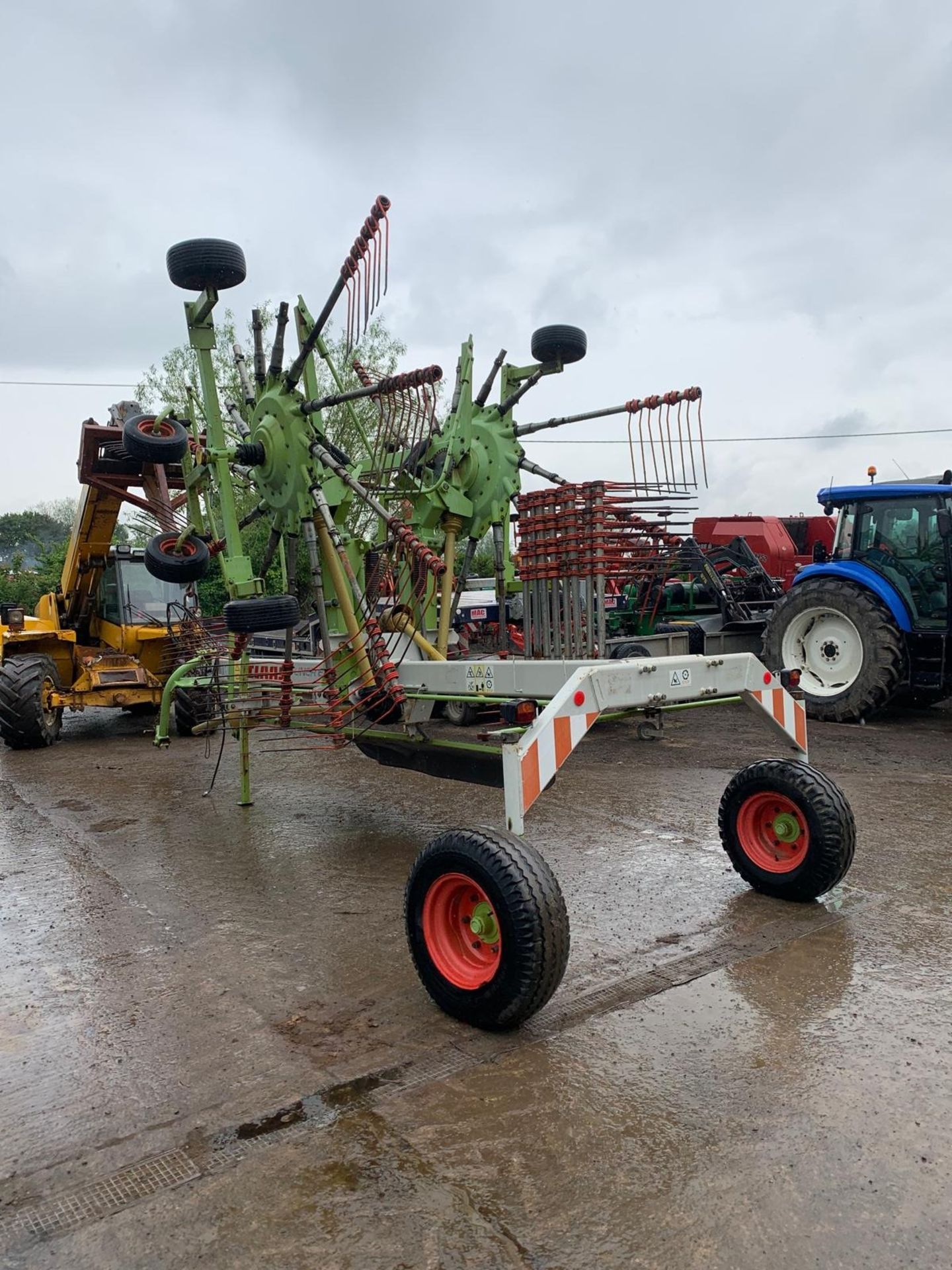 CLAAS LINER 880 PROFI TWIN ROTOR RAKE - Image 9 of 12