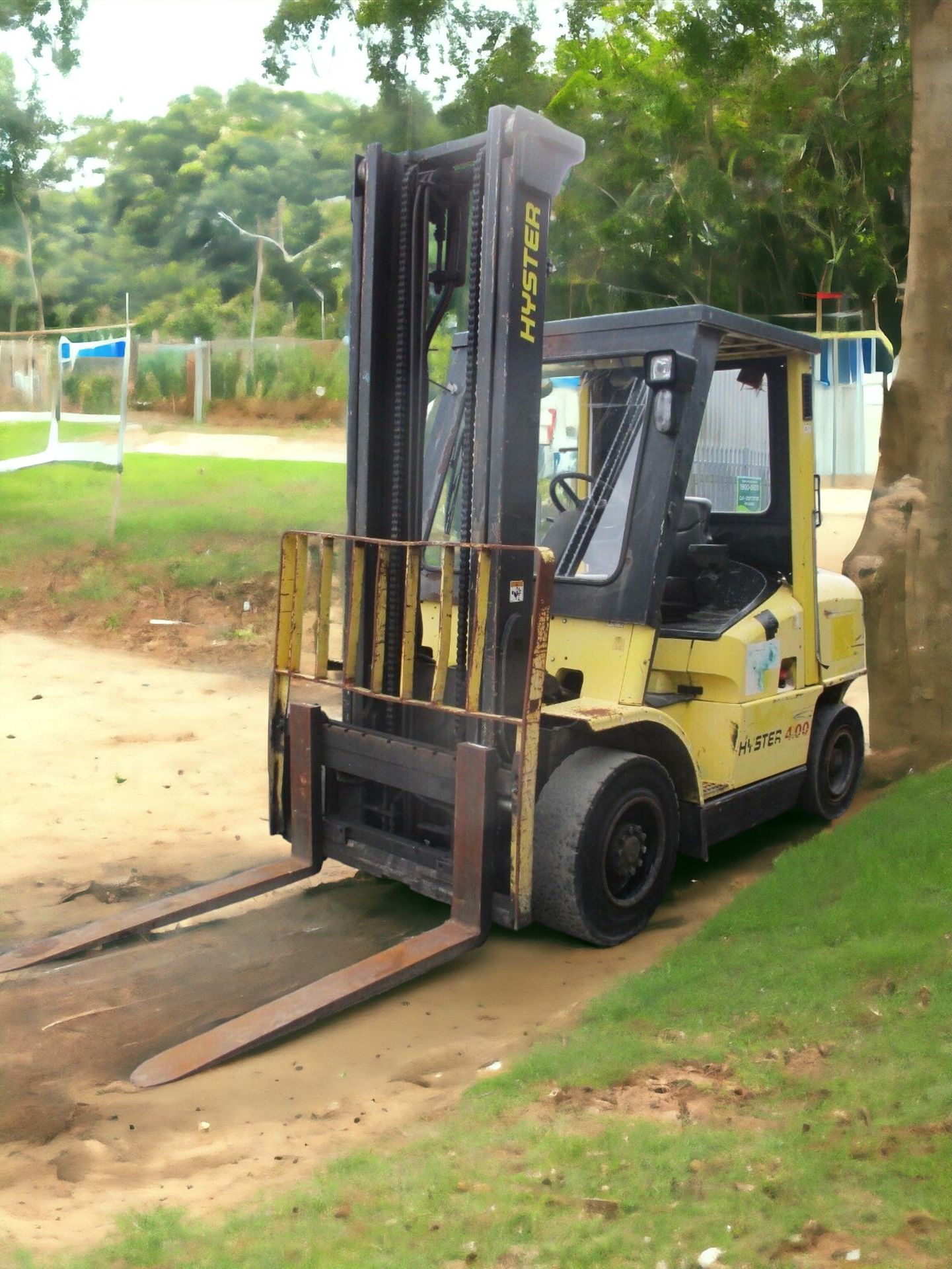 ROBUST HYSTER H4.00XM FORKLIFT - YOUR HEAVY LIFTING SOLUTION >>--NO VAT ON HAMMER--<< - Image 2 of 9