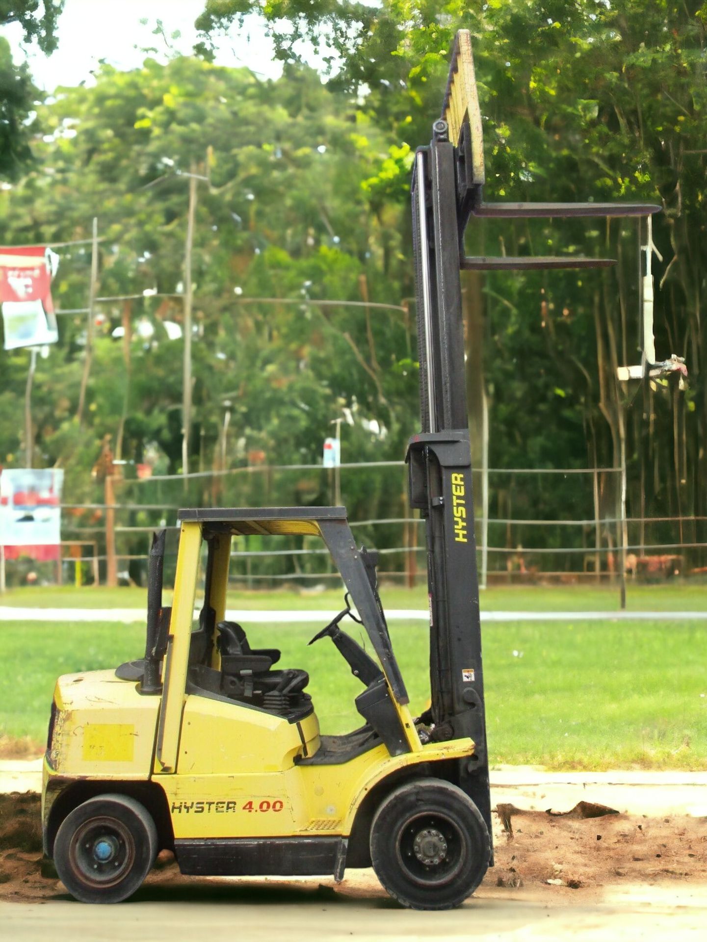 ROBUST HYSTER H4.00XM FORKLIFT - YOUR HEAVY LIFTING SOLUTION >>--NO VAT ON HAMMER--<< - Image 5 of 9