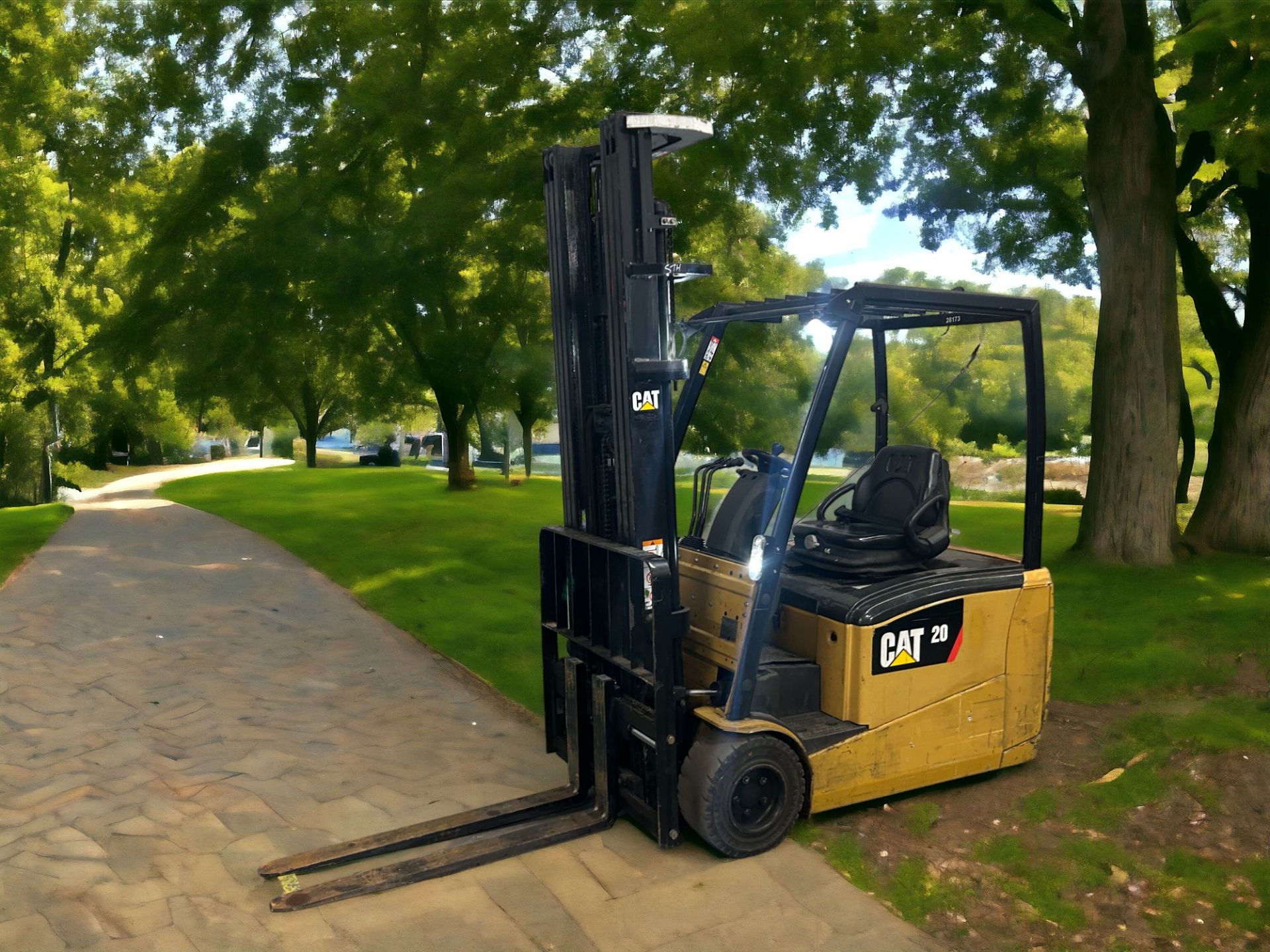 AT LIFT TRUCKS EP20PNT ELECTRIC FORKLIFT **(INCLUDES CHARGER)** - Image 3 of 6