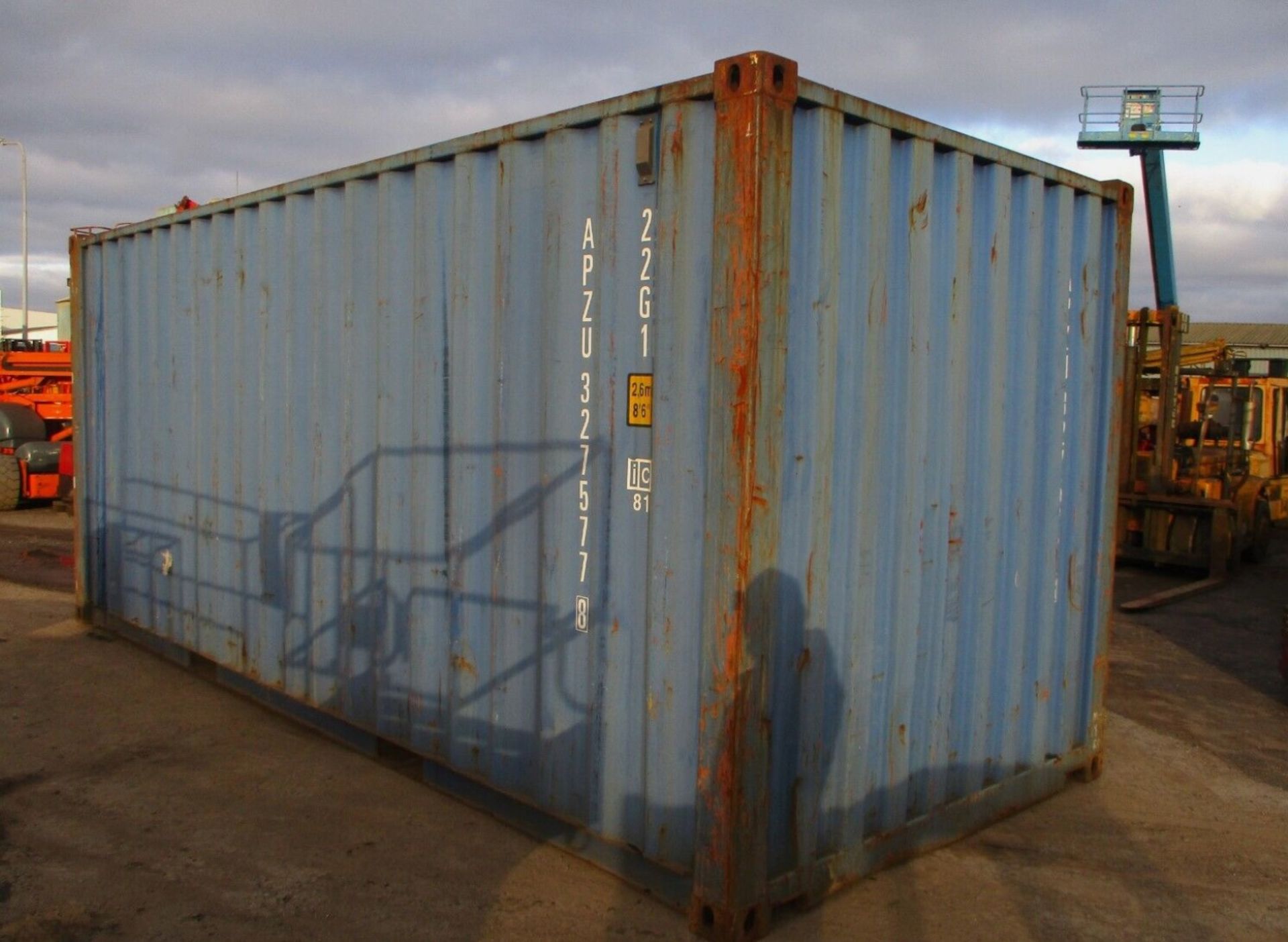 20 FEET LONG X 8 FEET WIDE SHIPPING CONTAINER: VERSATILE STORAGE SOLUTION - Image 4 of 10