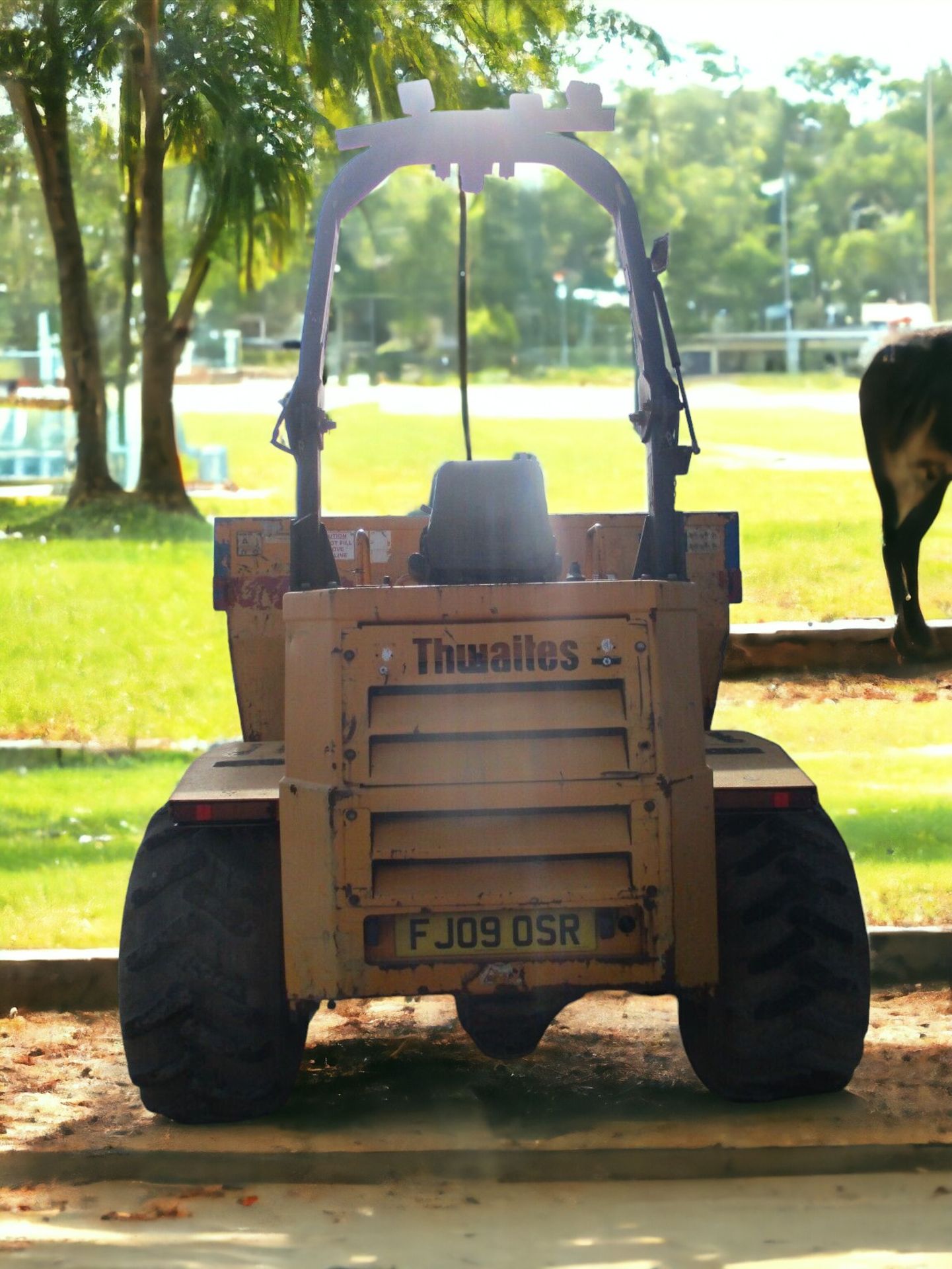 POWERFUL AND RELIABLE 2009 THWAITES 9-TON DUMPER - Image 5 of 12