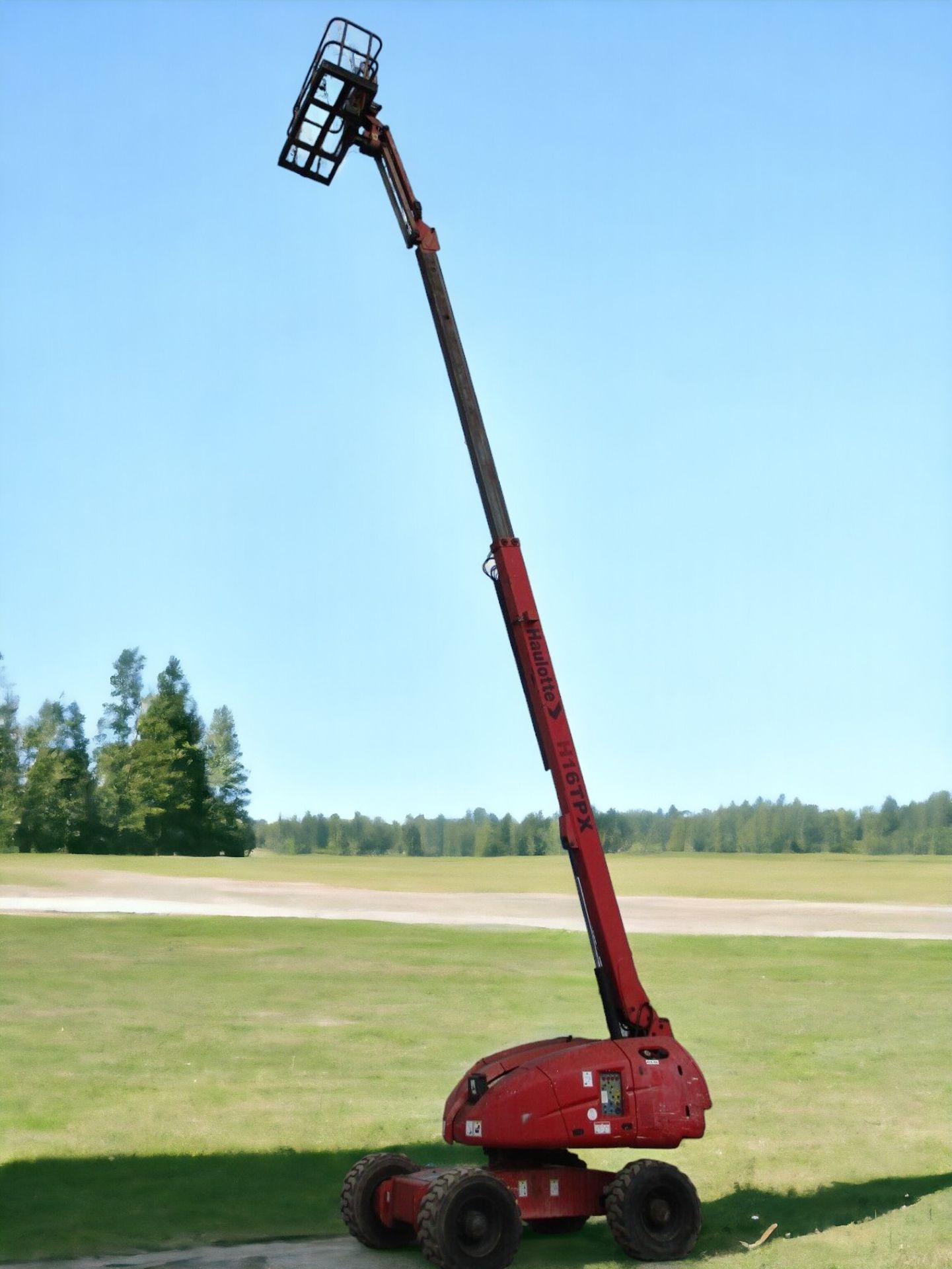 REACH NEW HEIGHTS WITH THE 2006 HAULOTTE H16TPX CHERRY PICKER - Image 5 of 15