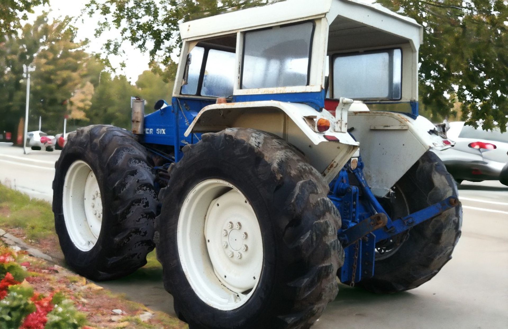 FORD COUNTY 1124 SUPER SIX AG TRACTOR - Image 3 of 6