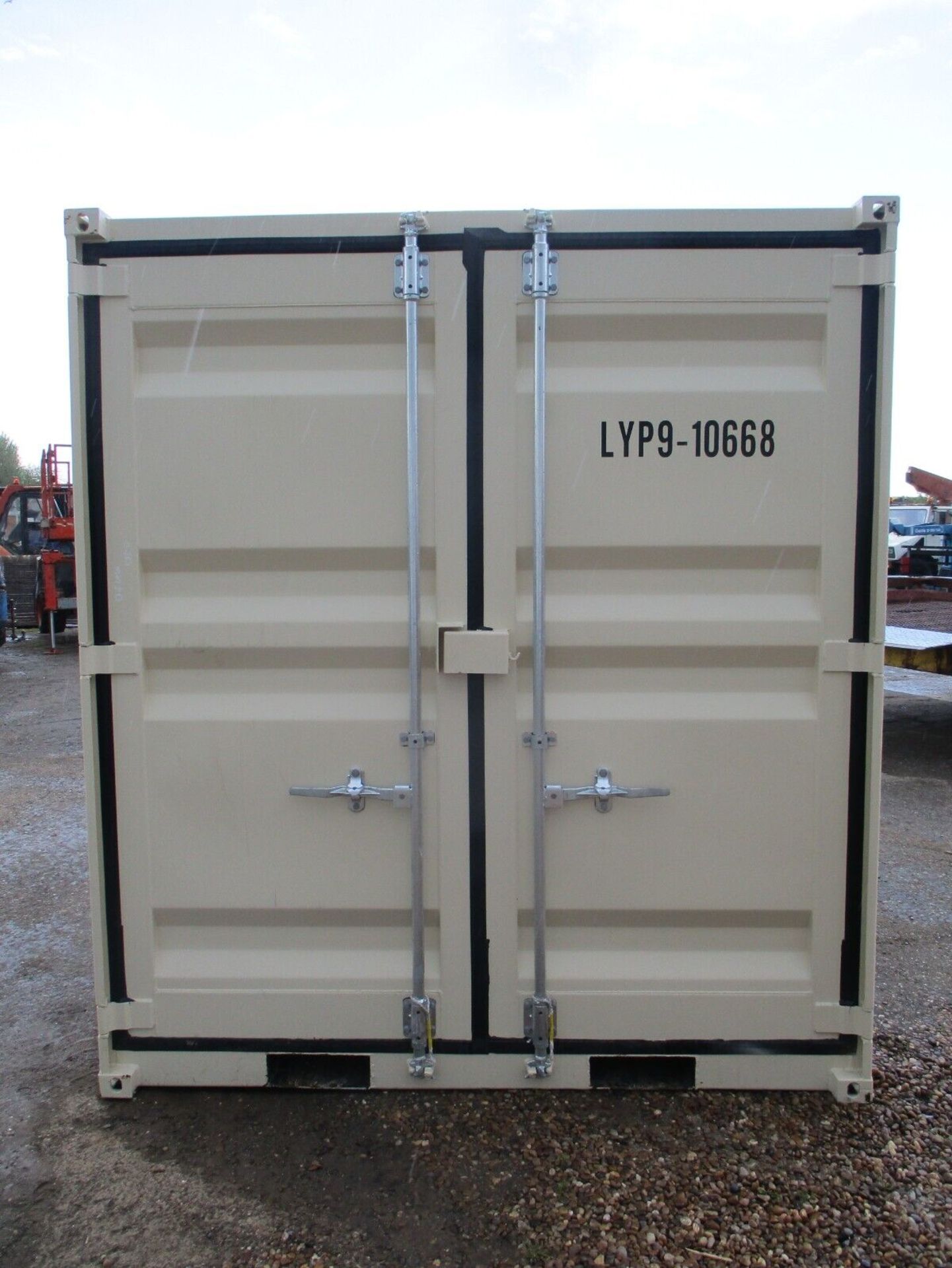 BRAND NEW 9-FOOT SHIPPING CONTAINER - Image 3 of 7