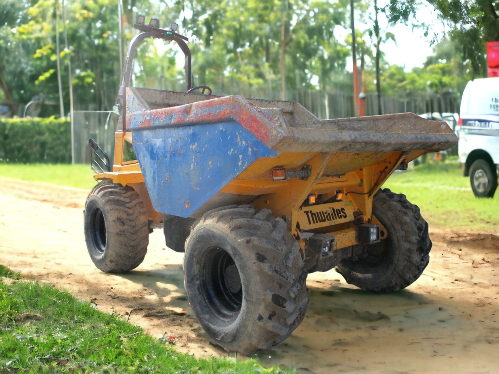 POWERFUL AND RELIABLE 2009 THWAITES 9-TON DUMPER - Image 9 of 12