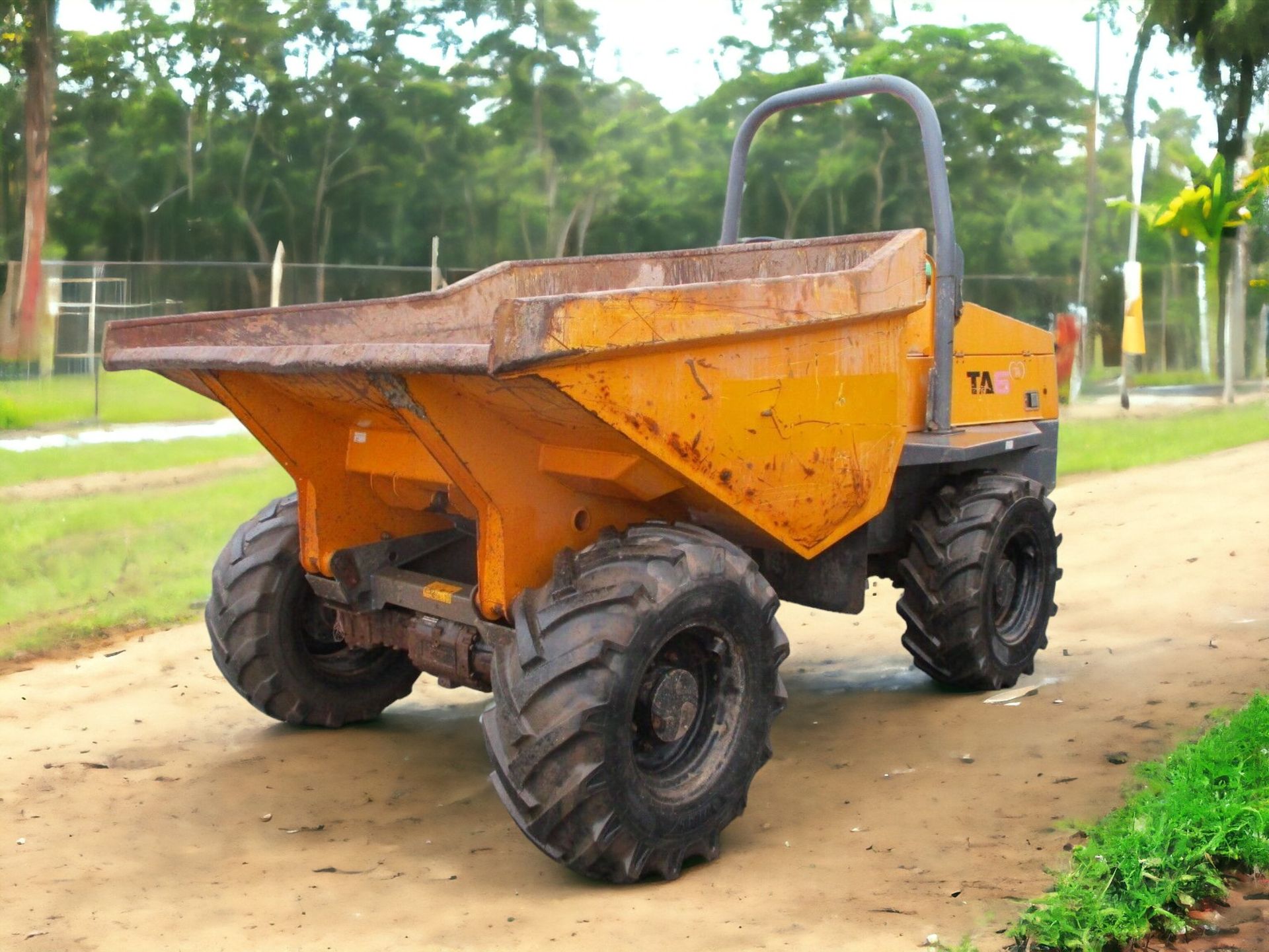 EFFICIENT AND POWERFUL 2015 TEREX 6-TON DUMPER - Image 4 of 11