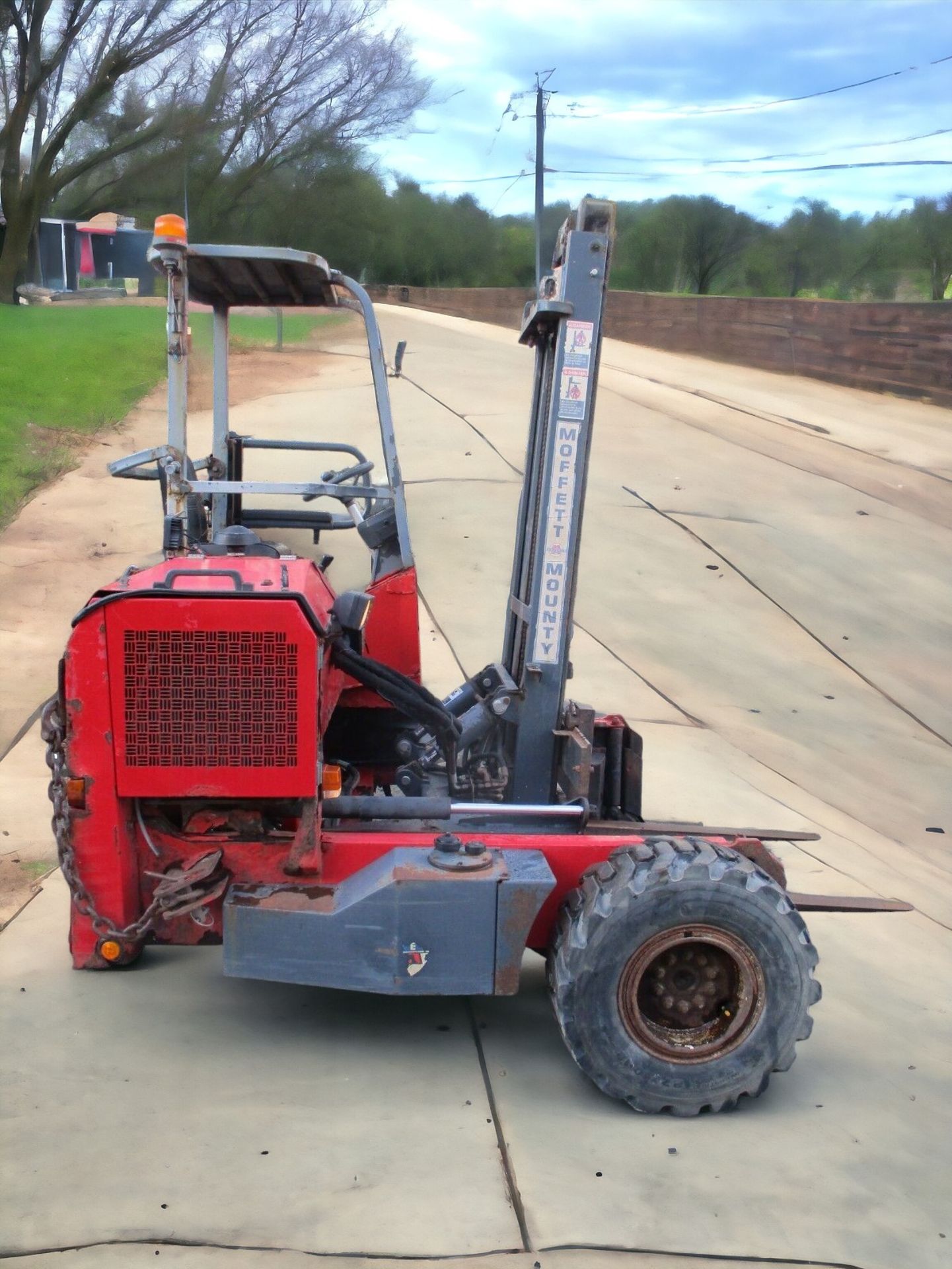 MOFFETT MOUNTY M2003 FORKLIFT