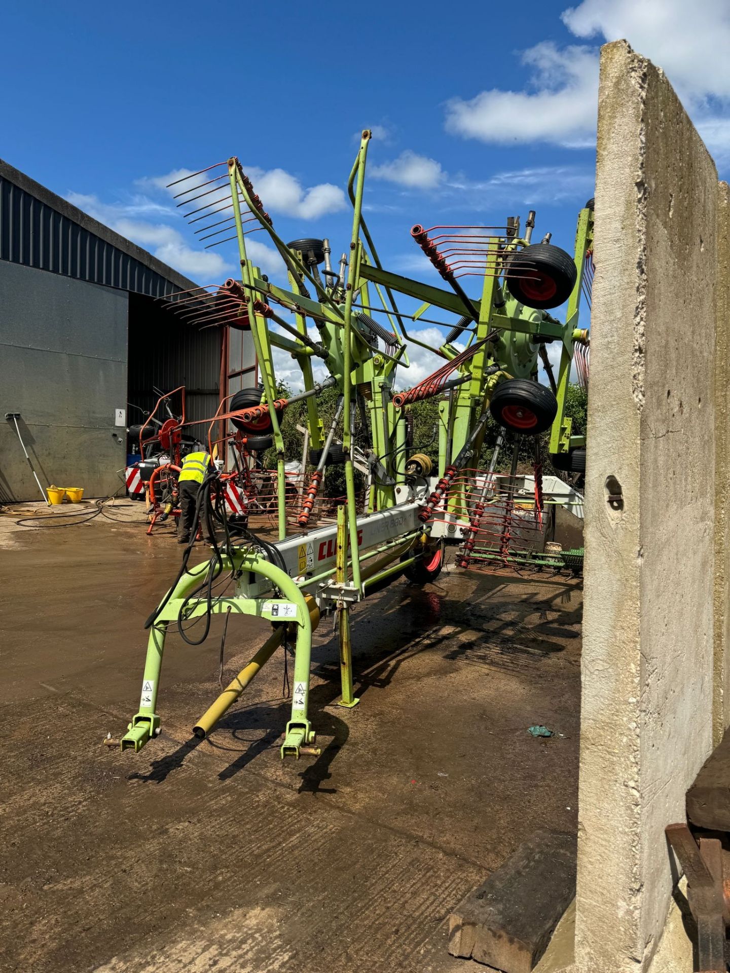 CLAAS LINER 880 PROFI TWIN ROTOR RAKE - Bild 2 aus 12