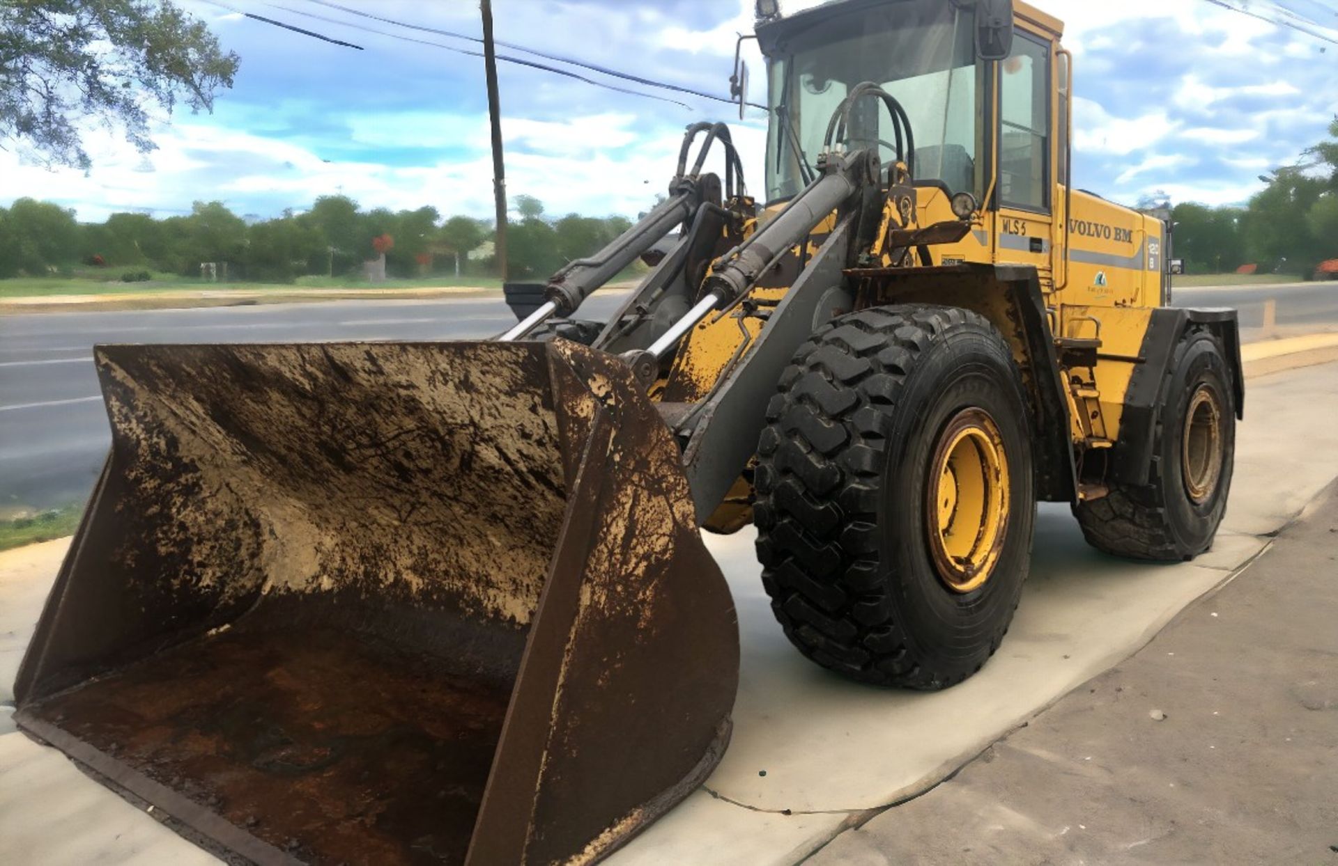 VOLVO L120B WHEELED LOADER - Image 4 of 9