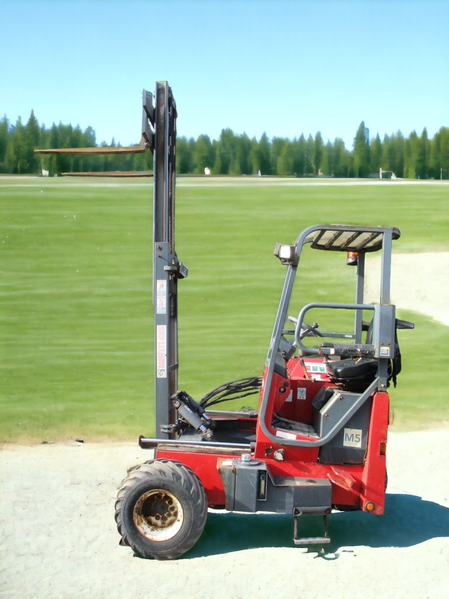 EFFICIENCY REDEFINED: MOFFETT MOUNTY M5 20.4 FORKLIFT - Image 2 of 12