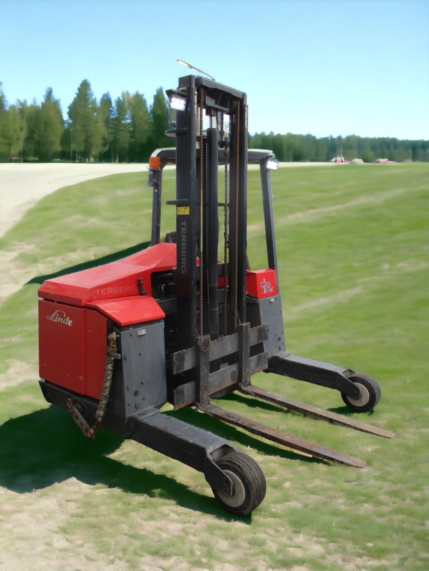 OPTIMIZE EFFICIENCY WITH THE TERBERG KINGLIFTER TKL-MC-1X3 FORKLIFT - Image 3 of 10