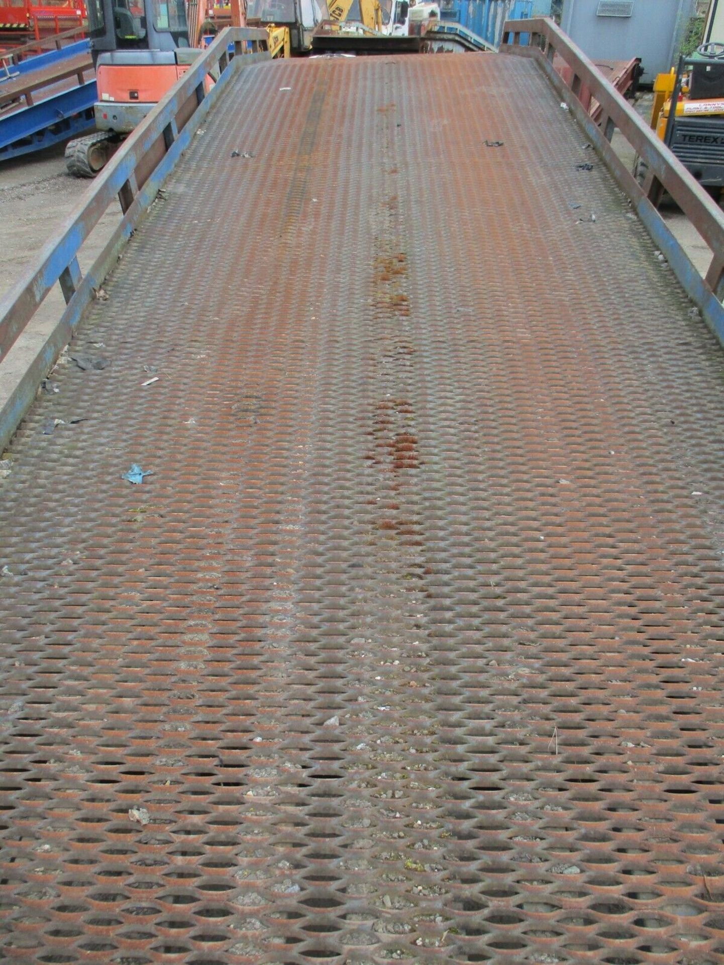 LANTERN CONTAINER LOADING RAMP - 12 METERS LONG - Image 7 of 9