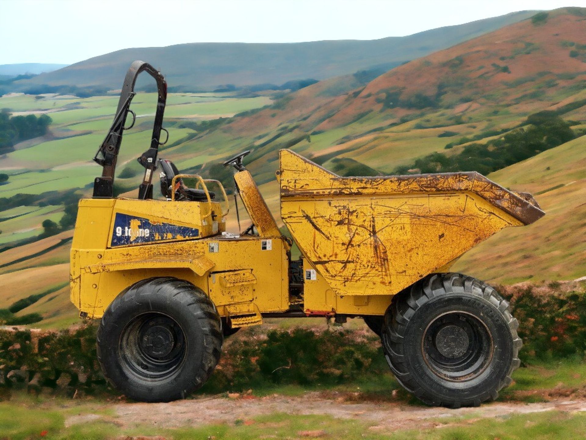 AUCTION LISTING: THWAITES 9 TONNE DUMPER- YEAR : 2005