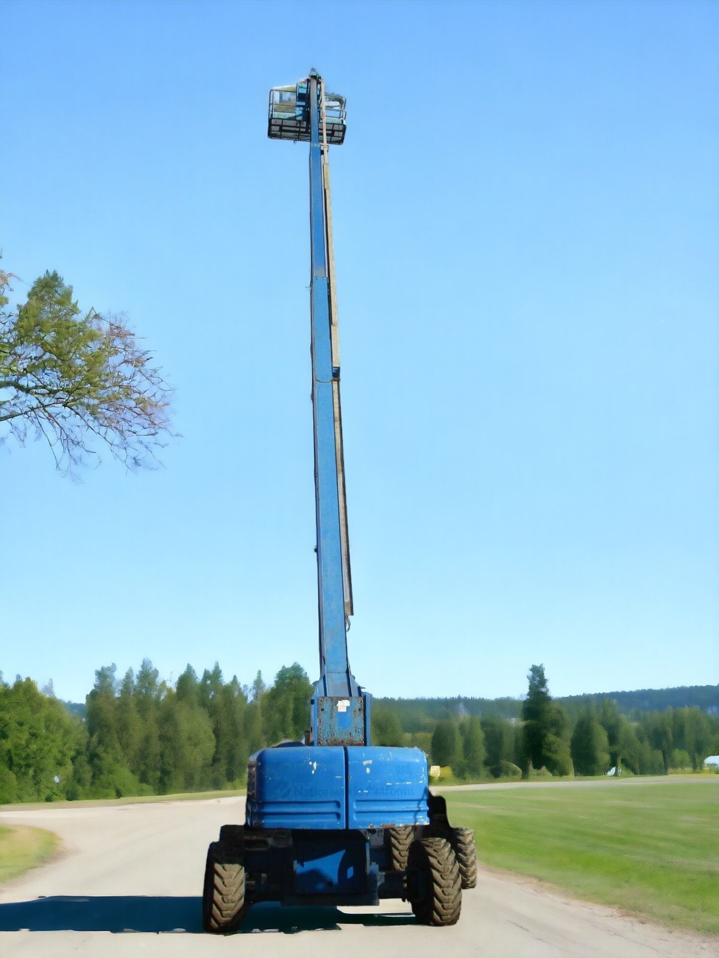 GENIE S85 CHERRY PICKER - REACH NEW HEIGHTS WITH CONFIDENCE! - Image 10 of 11