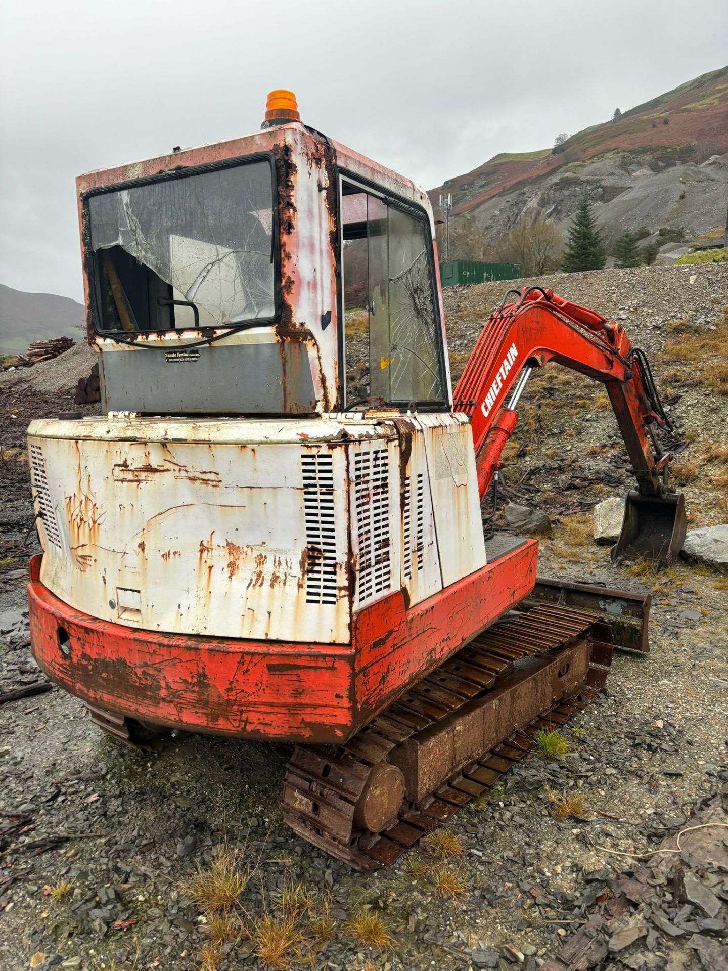 CHIEFTAIN 3 TON MINI DIGGER - Image 2 of 3