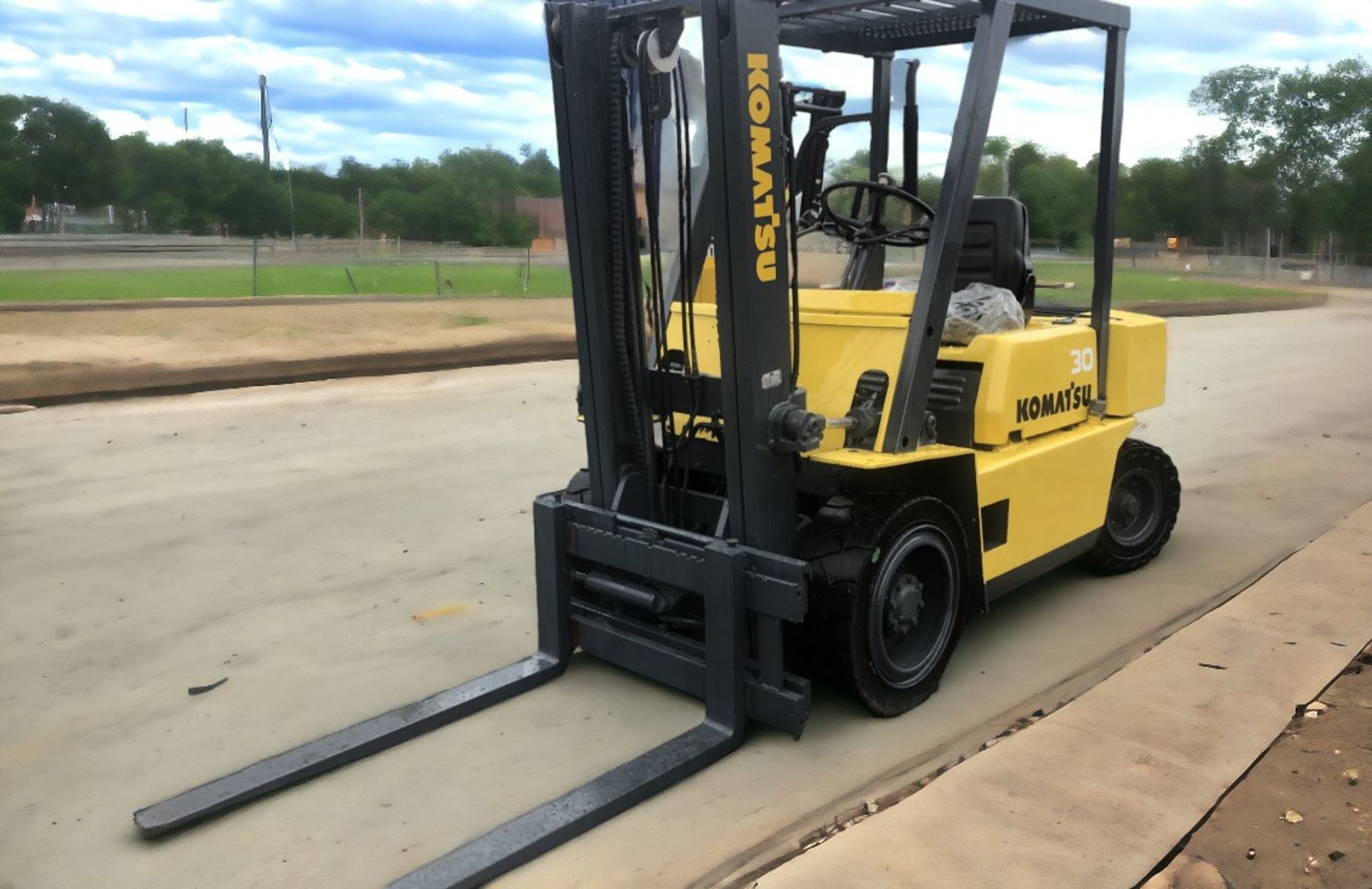 KOMATSU FD30,3 TON DIESEL FORKLIFT - Bild 4 aus 9