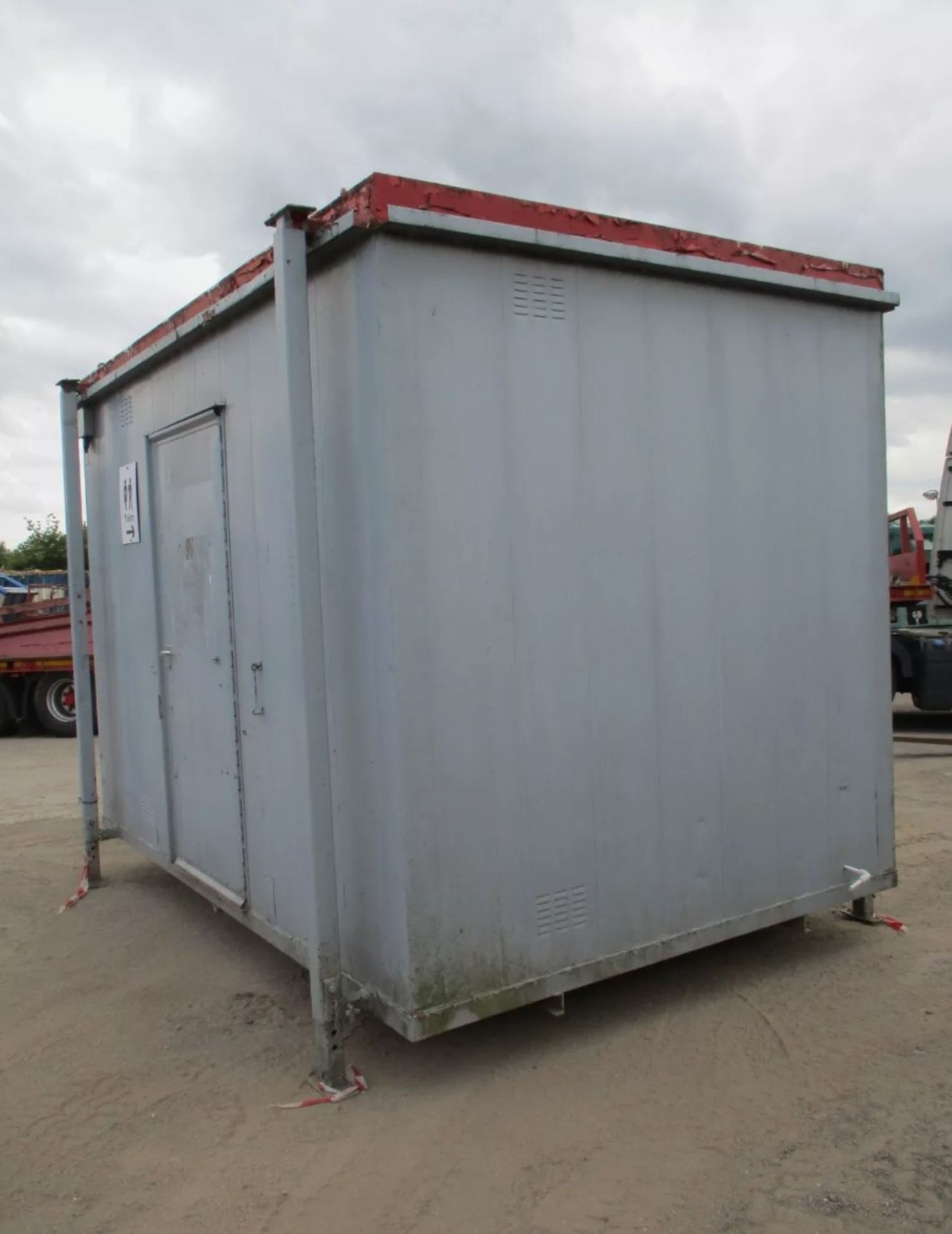 SHIPPING CONTAINER TOILET BLOCK: YOUR PORTABLE SANITATION SOLUTION - Image 4 of 11