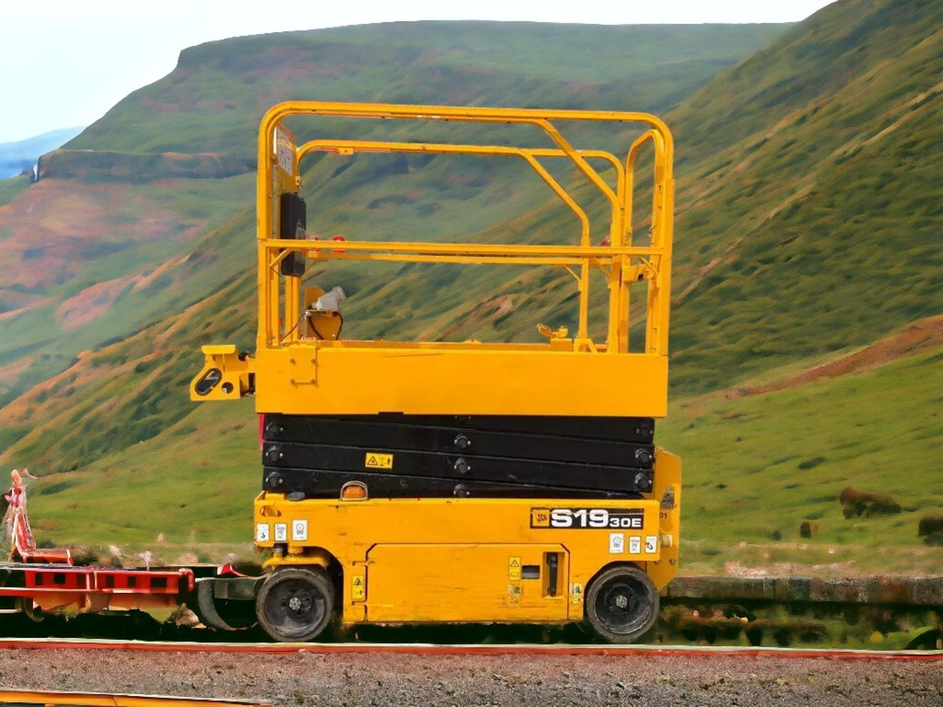 EFFICIENT AND RELIABLE JCB S1930E ELECTRIC SCISSOR LIFT - Image 9 of 12