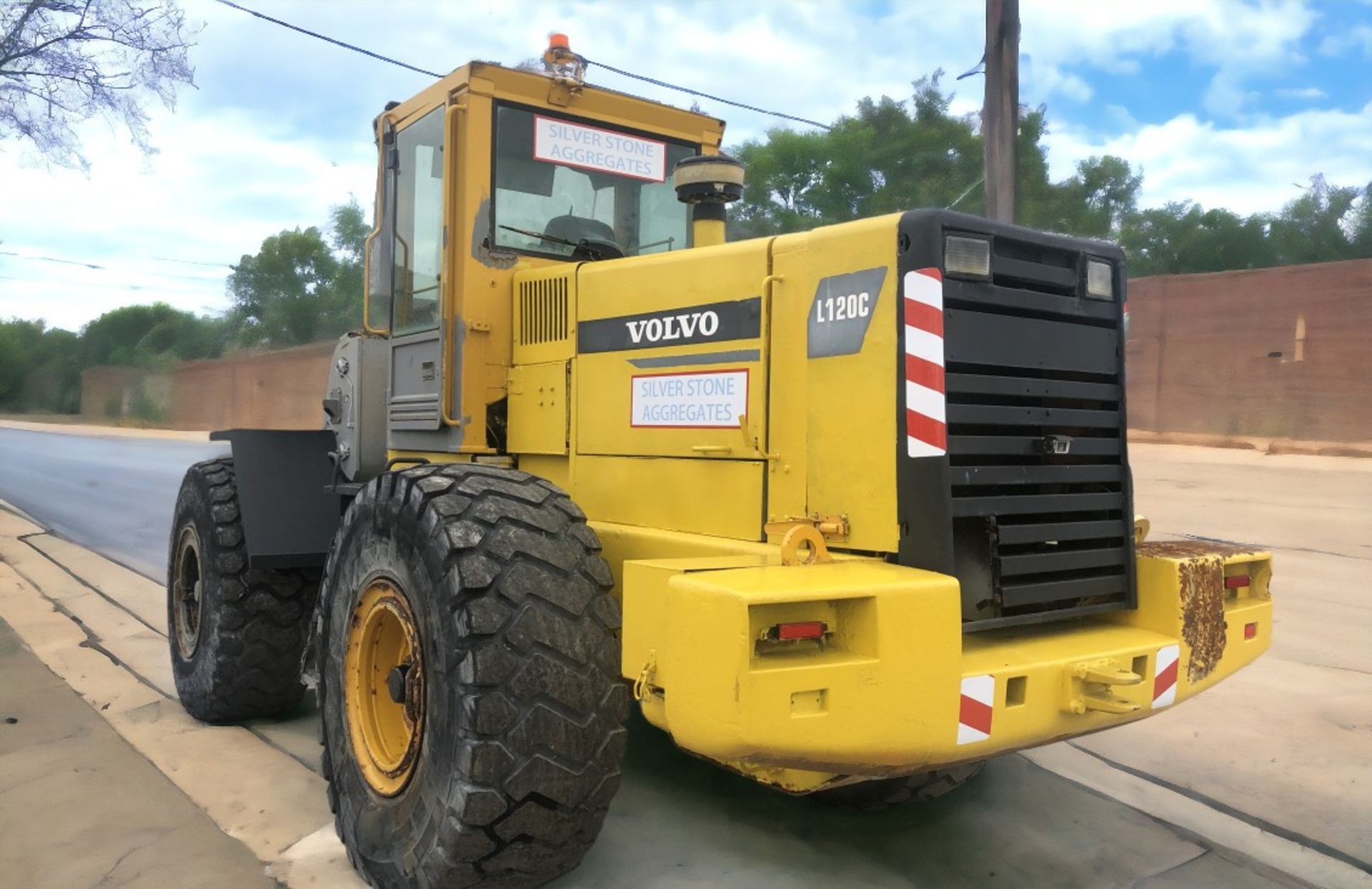 VOLVO L120 C WHEELED LOADER - Image 5 of 11