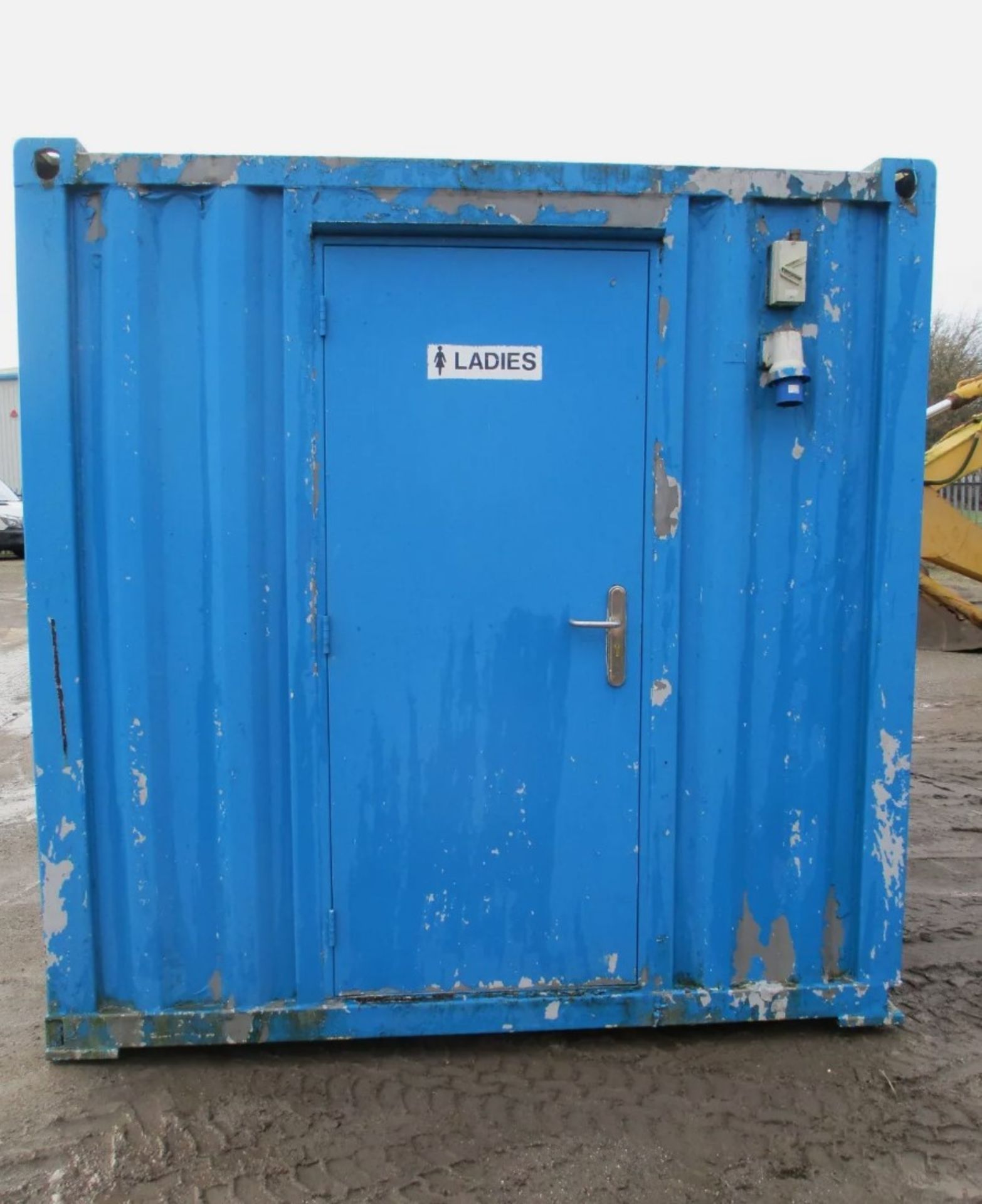 SHIPPING CONTAINER TOILET BLOCK: YOUR COMPLETE PORTABLE SANITATION SOLUTION - Image 5 of 11