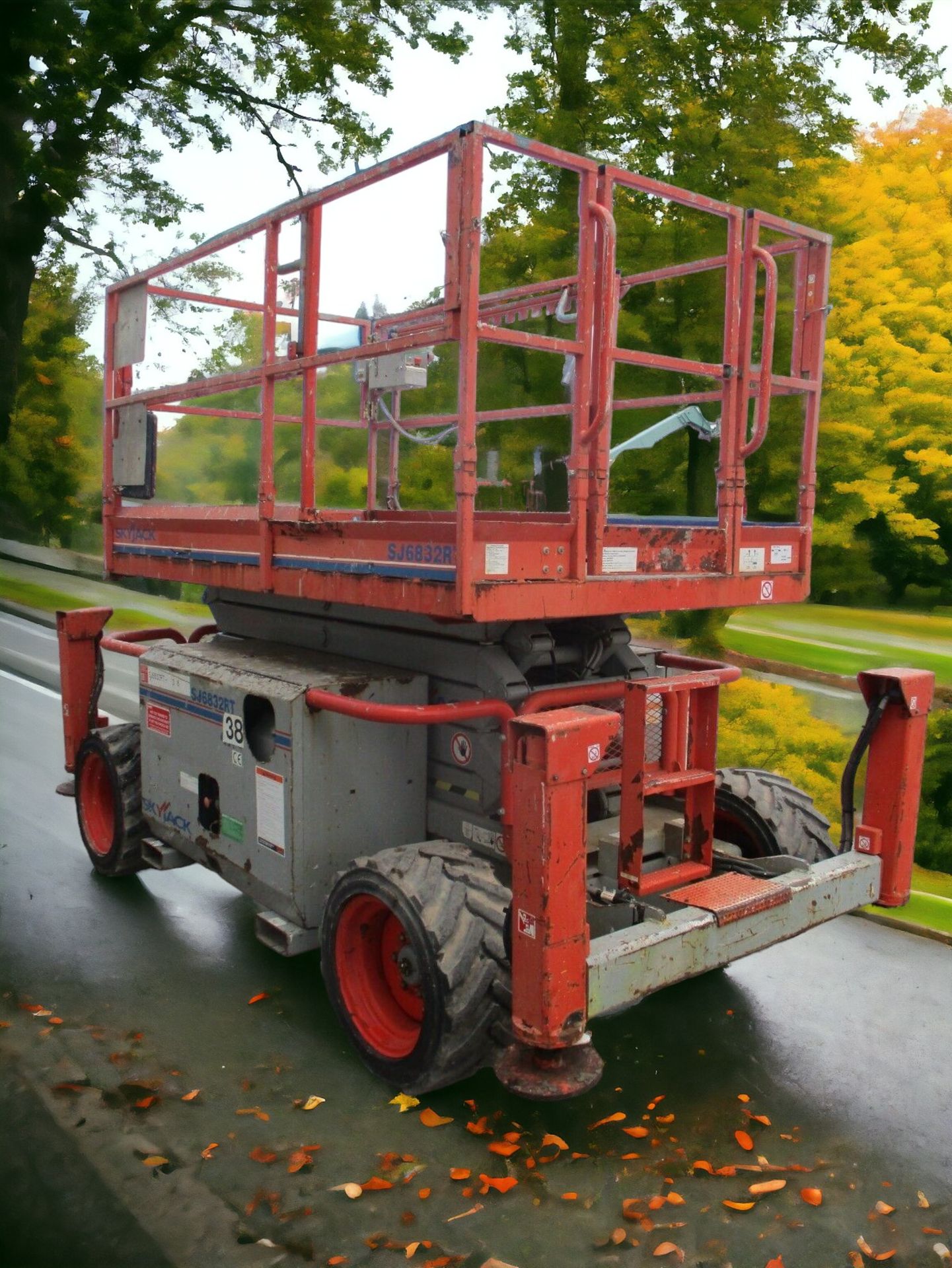 ELEVATE YOUR PROJECTS WITH THE RELIABLE SKYJACK SJ6832 SCISSOR LIFT - Image 3 of 12
