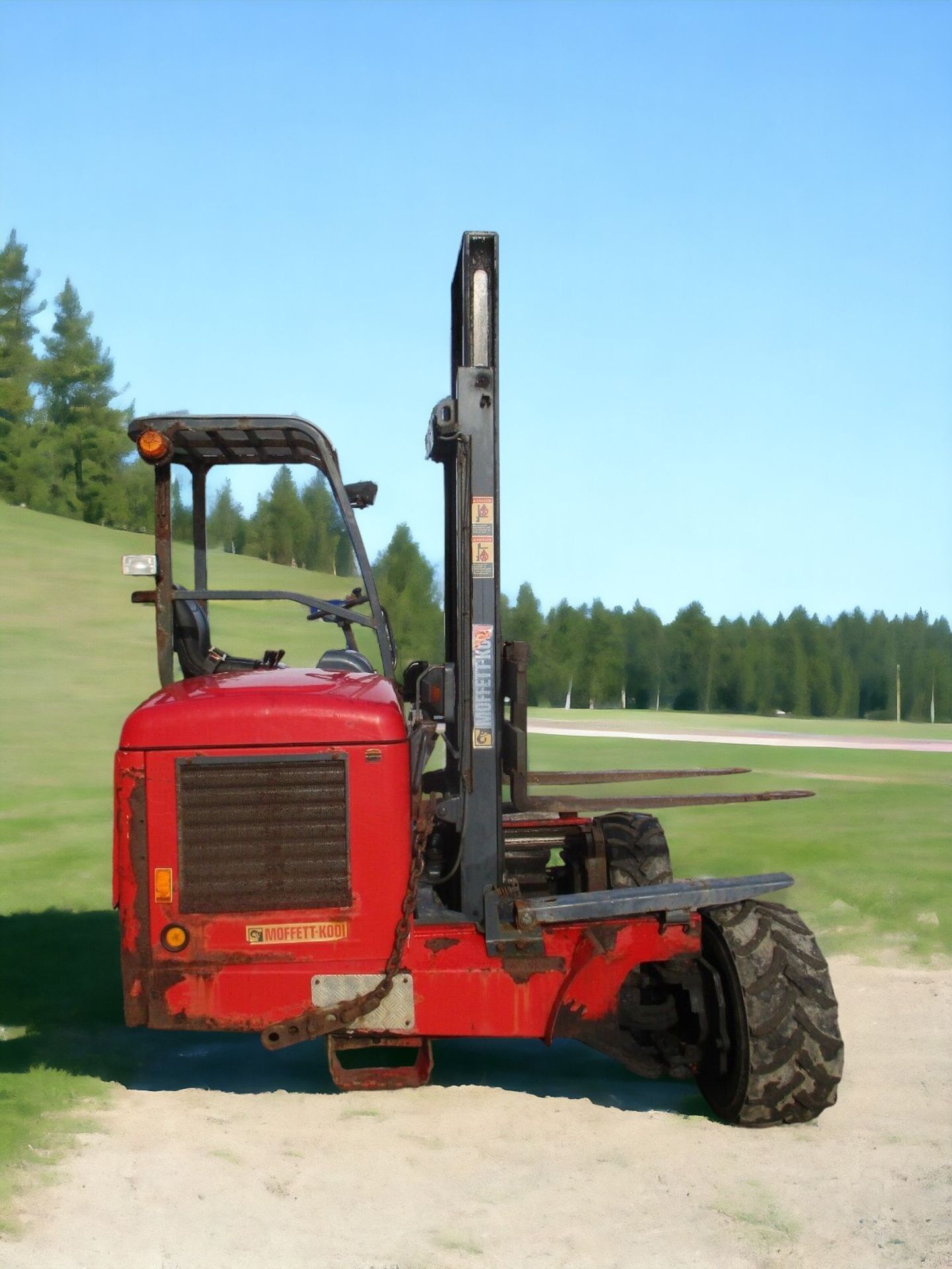 TERRAIN WITH THE MIGHTY MOFFETT MOUNTY M8 25.4 FORKLIFT - Image 11 of 14
