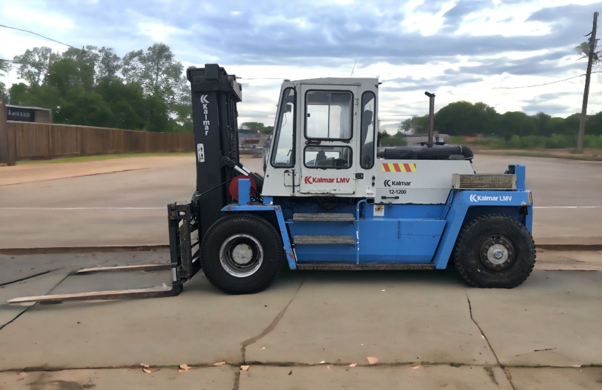 KALMAR DCD 12-1200 12TON DIESEL FORKLIFT - Image 2 of 8