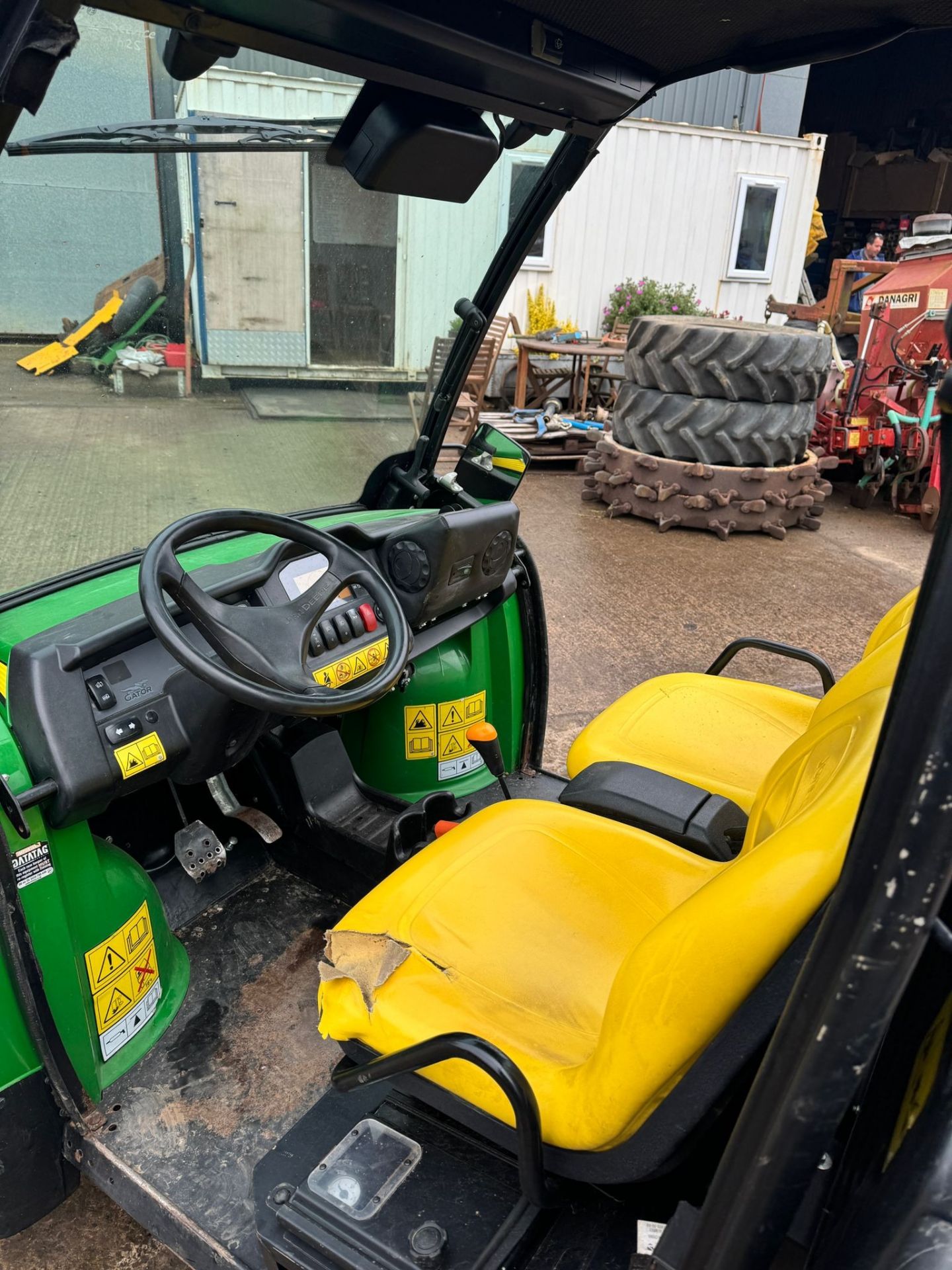 JOHN DEERE HPX815E GATOR 2018 - Image 8 of 15