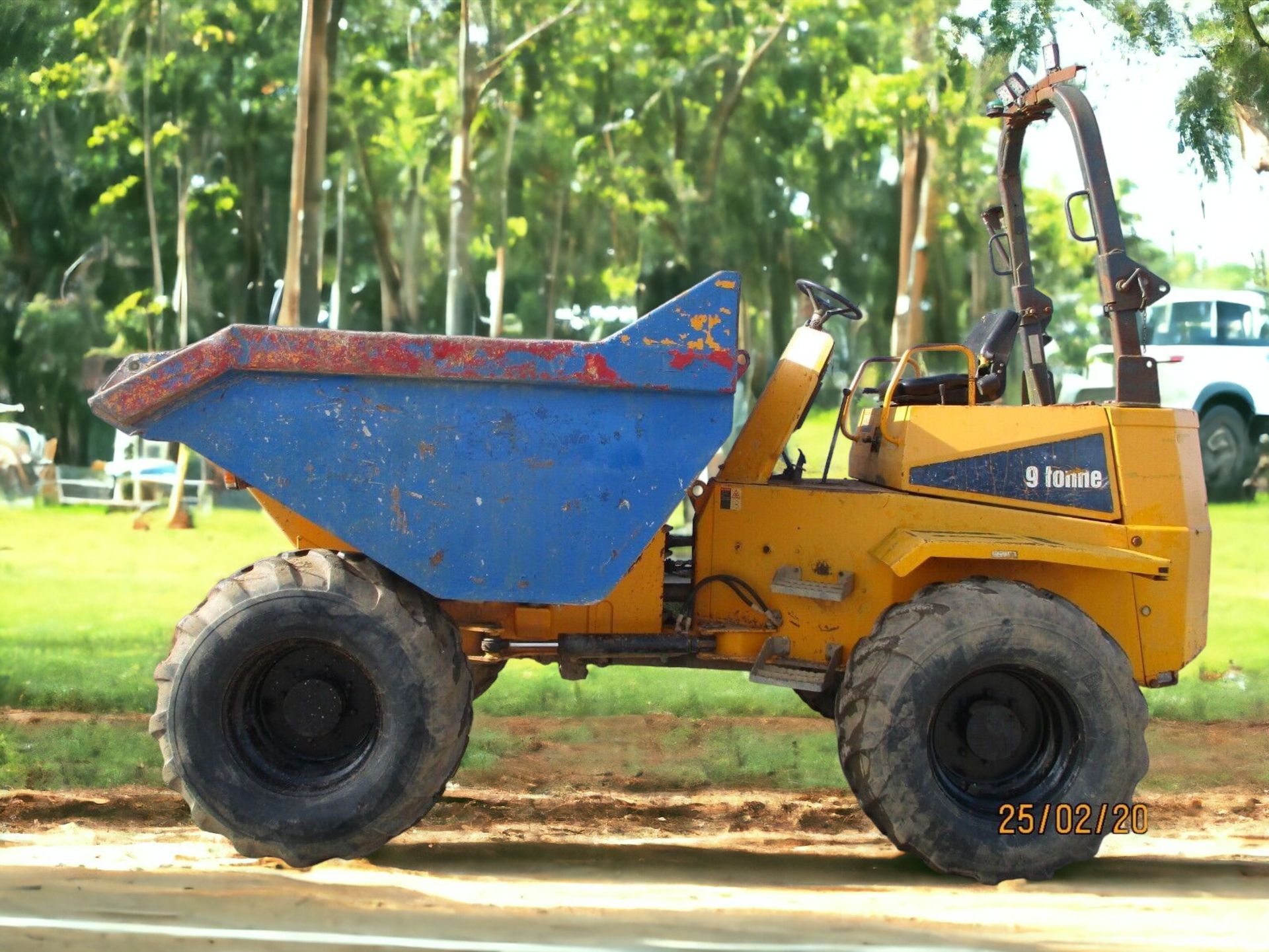 POWERFUL AND RELIABLE 2009 THWAITES 9-TON DUMPER - Image 11 of 12