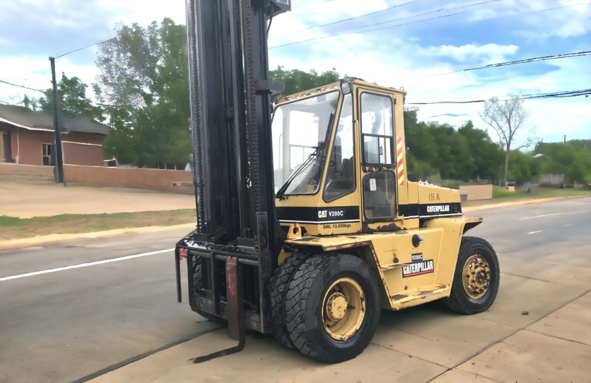 CAT V200 C DIESEL 10 TON FORKLIFT - Image 2 of 11