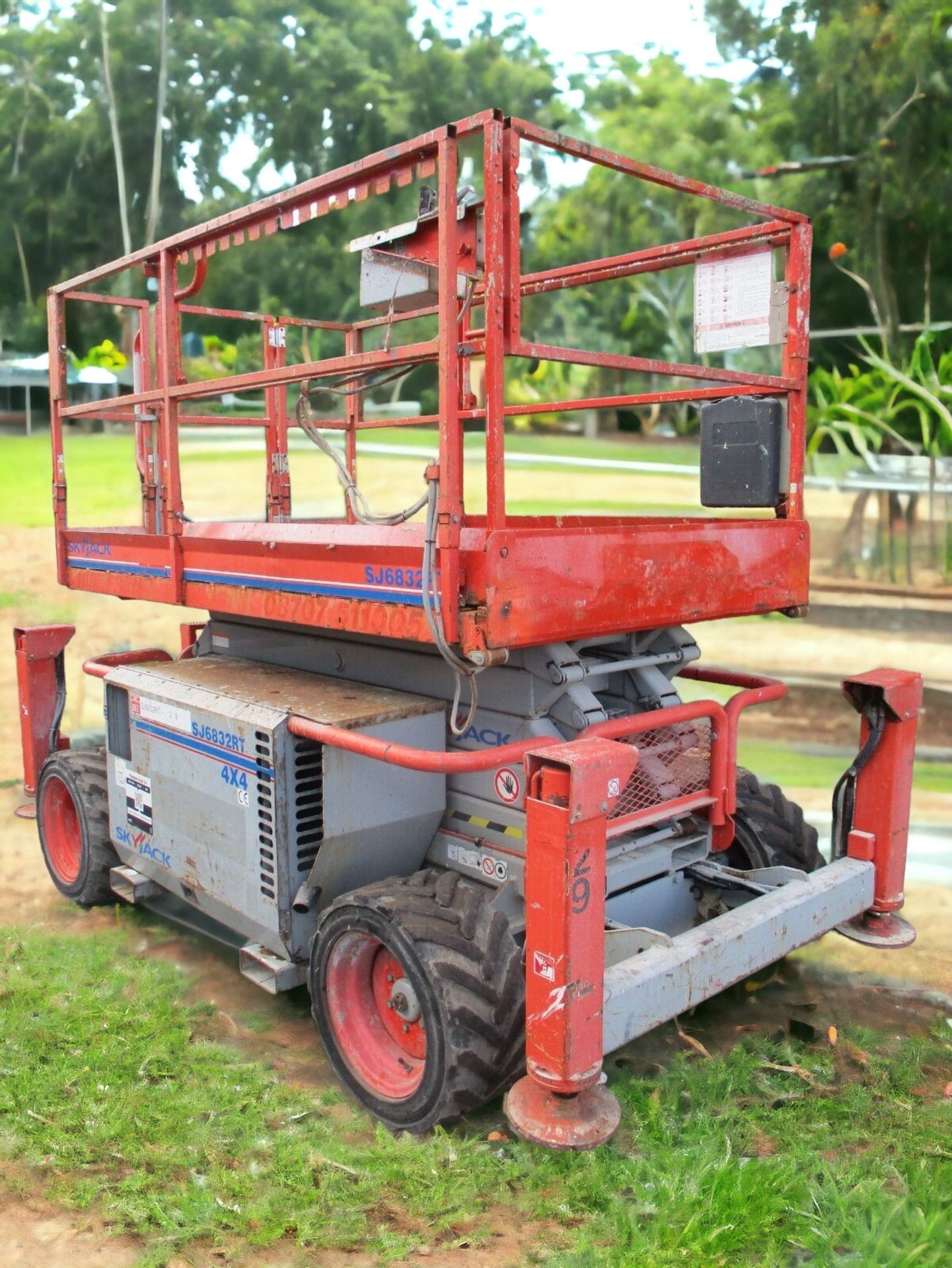 ELEVATE YOUR OPERATIONS WITH THE SKYJACK SJ6832 SCISSOR LIFT - Image 5 of 12