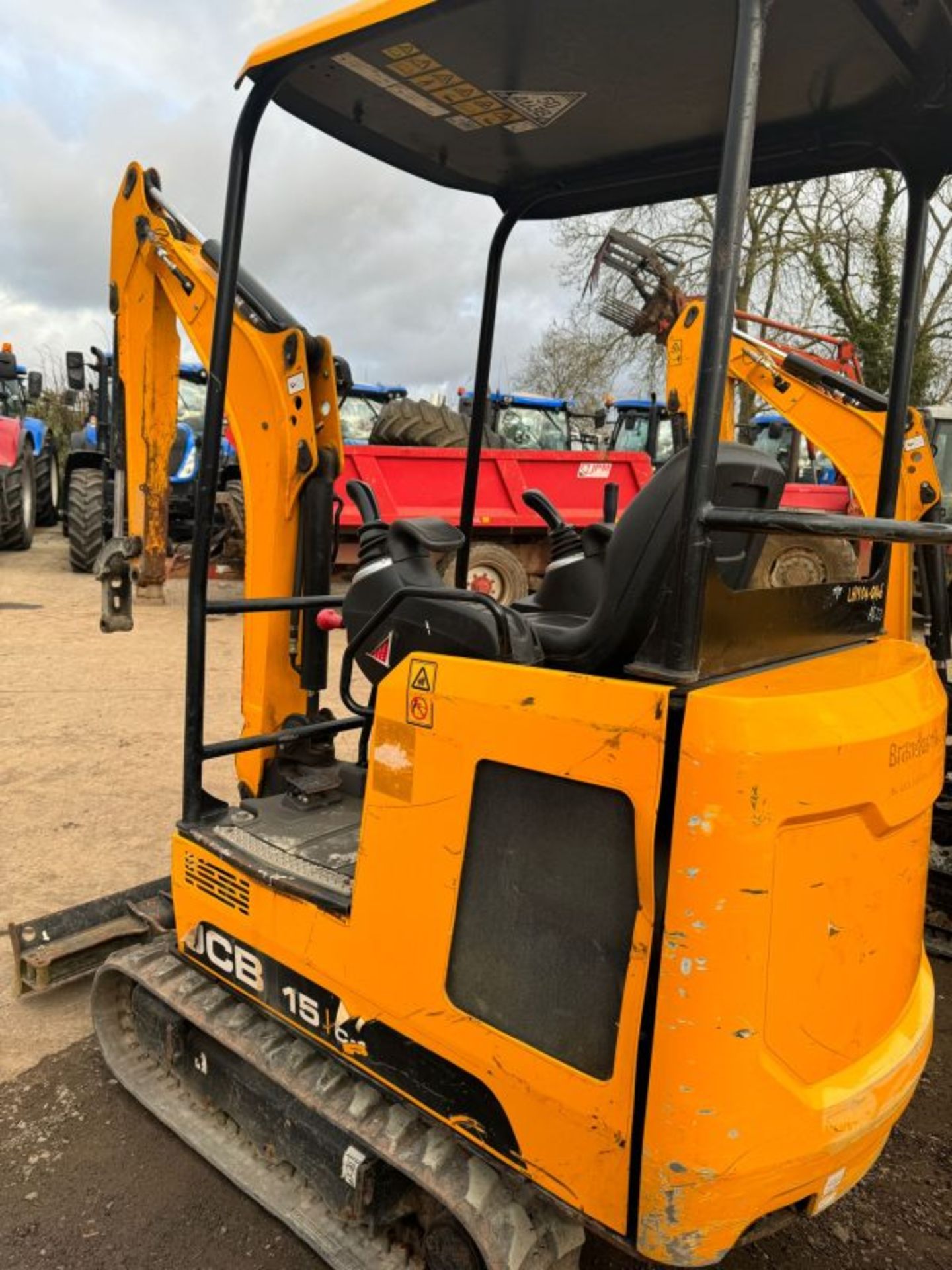 >>>SPECIAL CLEARANCE<<< JCB 15C-1 MINI DIGGER (2019) - Image 11 of 15