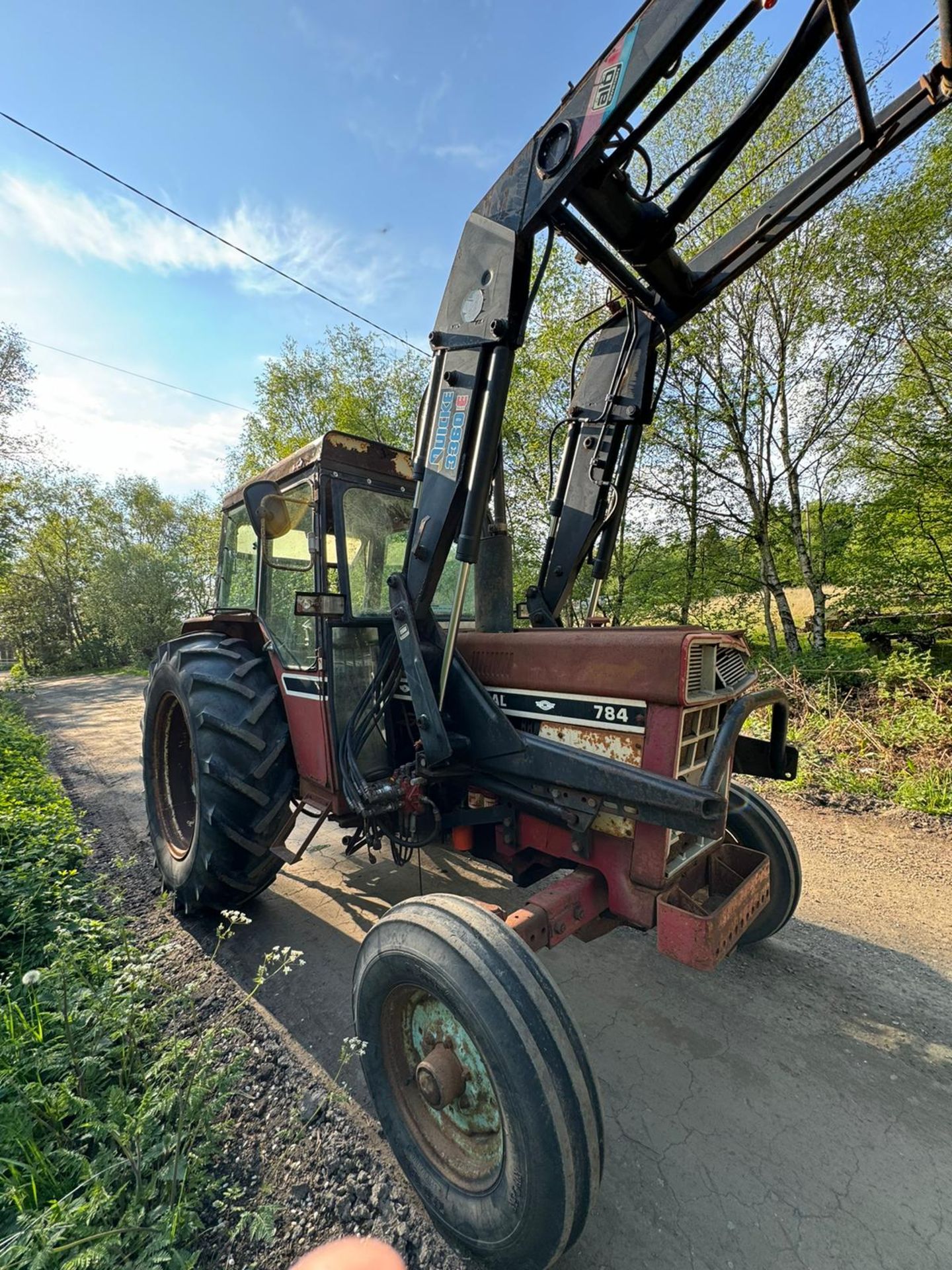 INTERNATIONAL 784 TRACTOR WITH QUICKE POWER LOADER 3360E