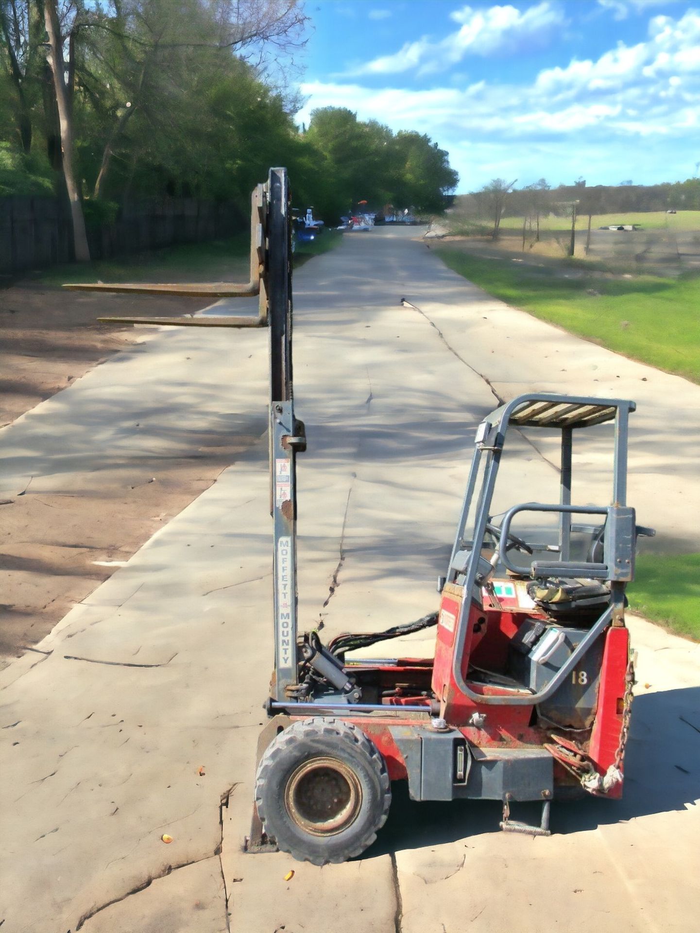 MOFFETT MOUNTY M2003 FORKLIFT - Image 2 of 12