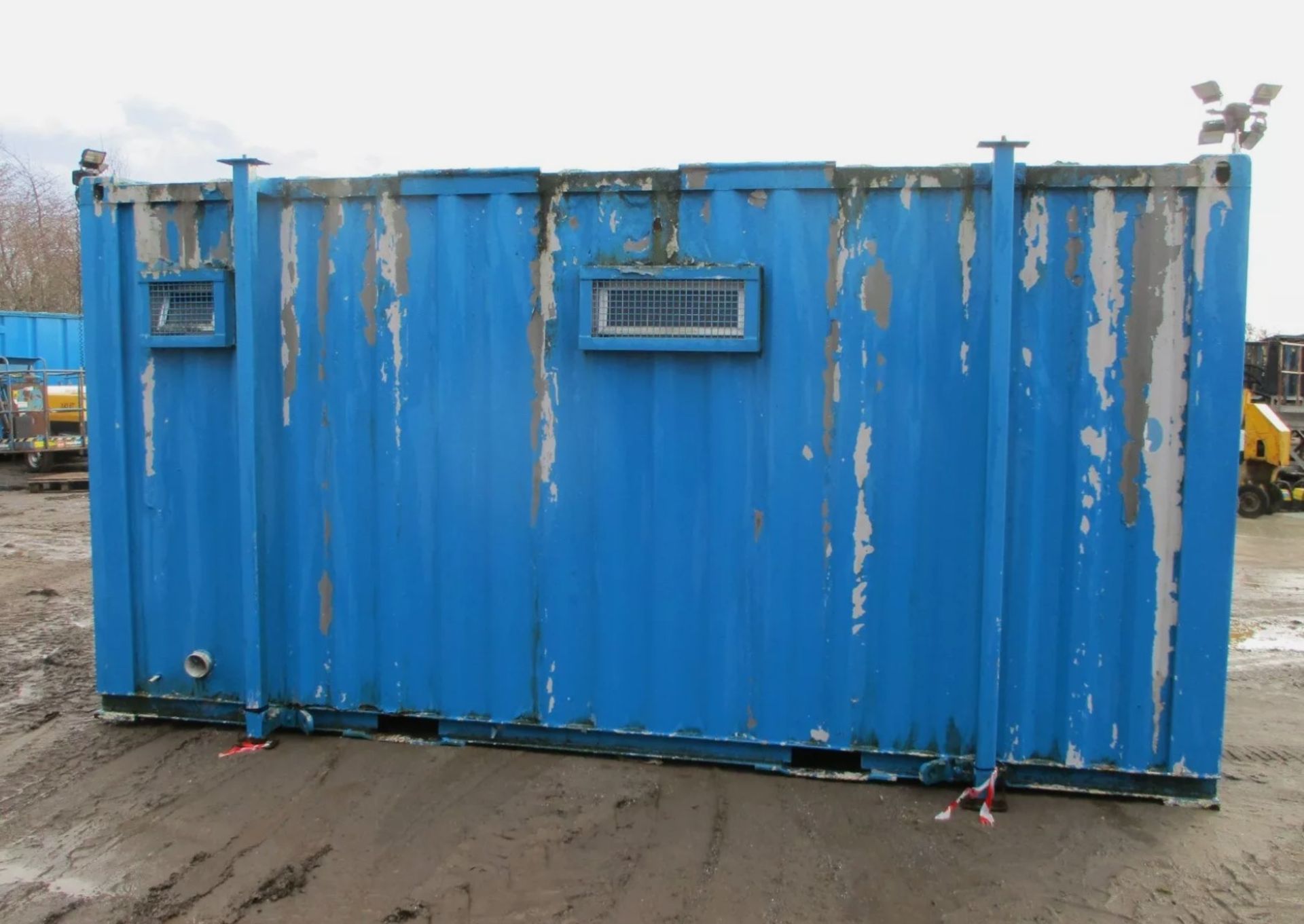 SHIPPING CONTAINER TOILET BLOCK: YOUR COMPLETE PORTABLE SANITATION SOLUTION - Image 3 of 11