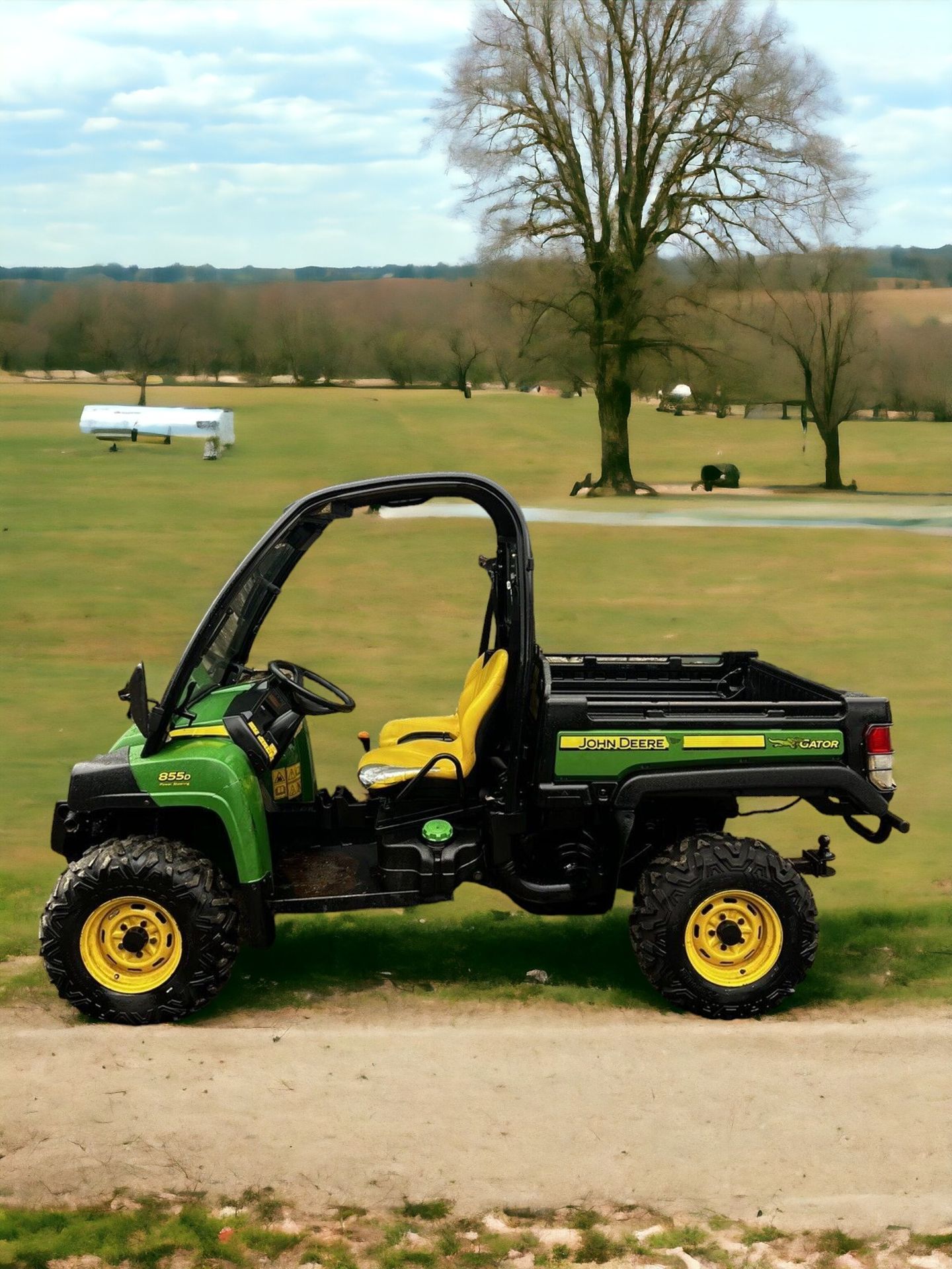 OWN THE TERRAIN: 2014 JOHN DEERE 855D GATOR - Bild 2 aus 7