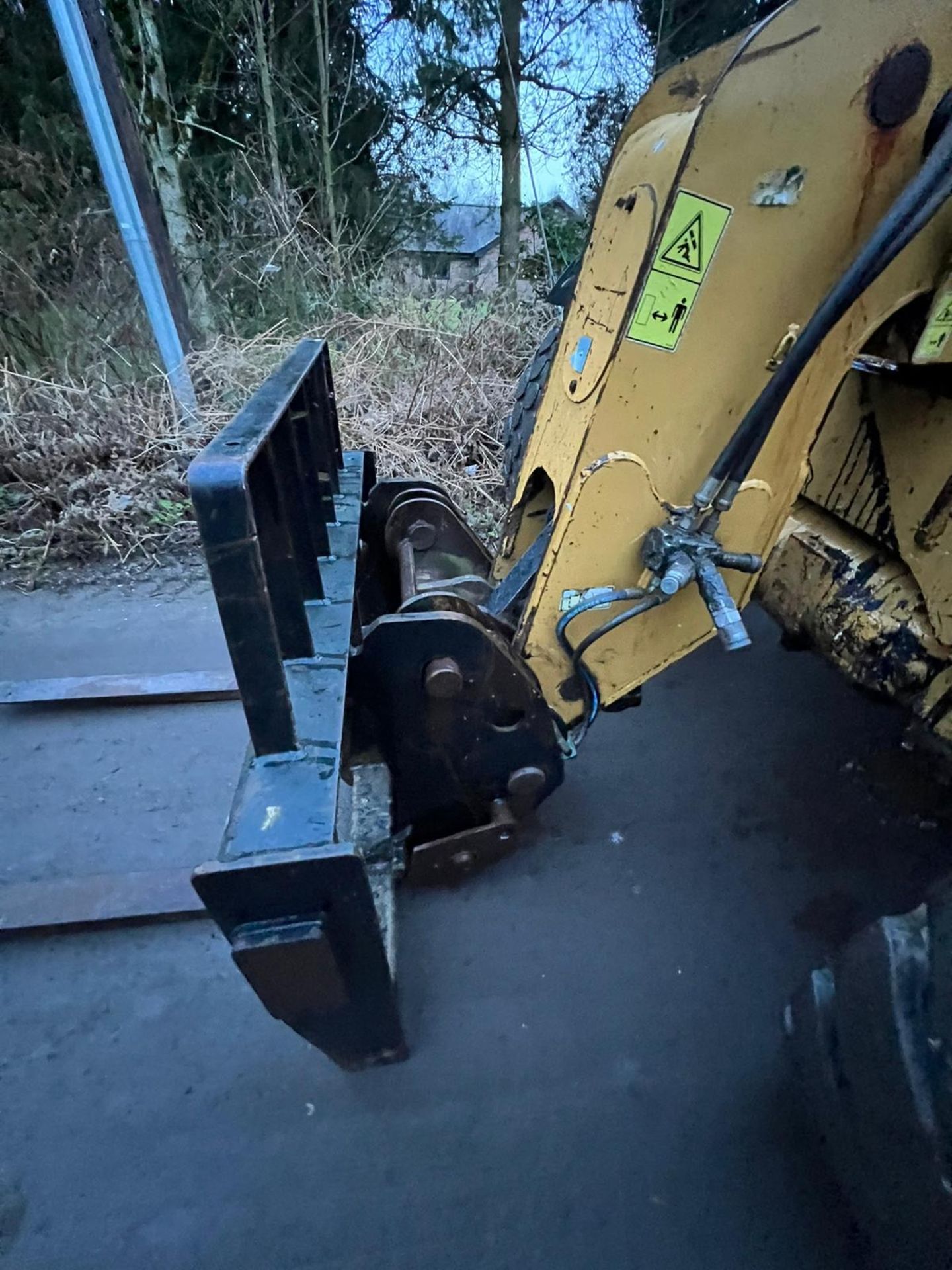 CATERPILLAR TH330B TURBO POWER SHIFT TELEHANDLER - Image 10 of 17