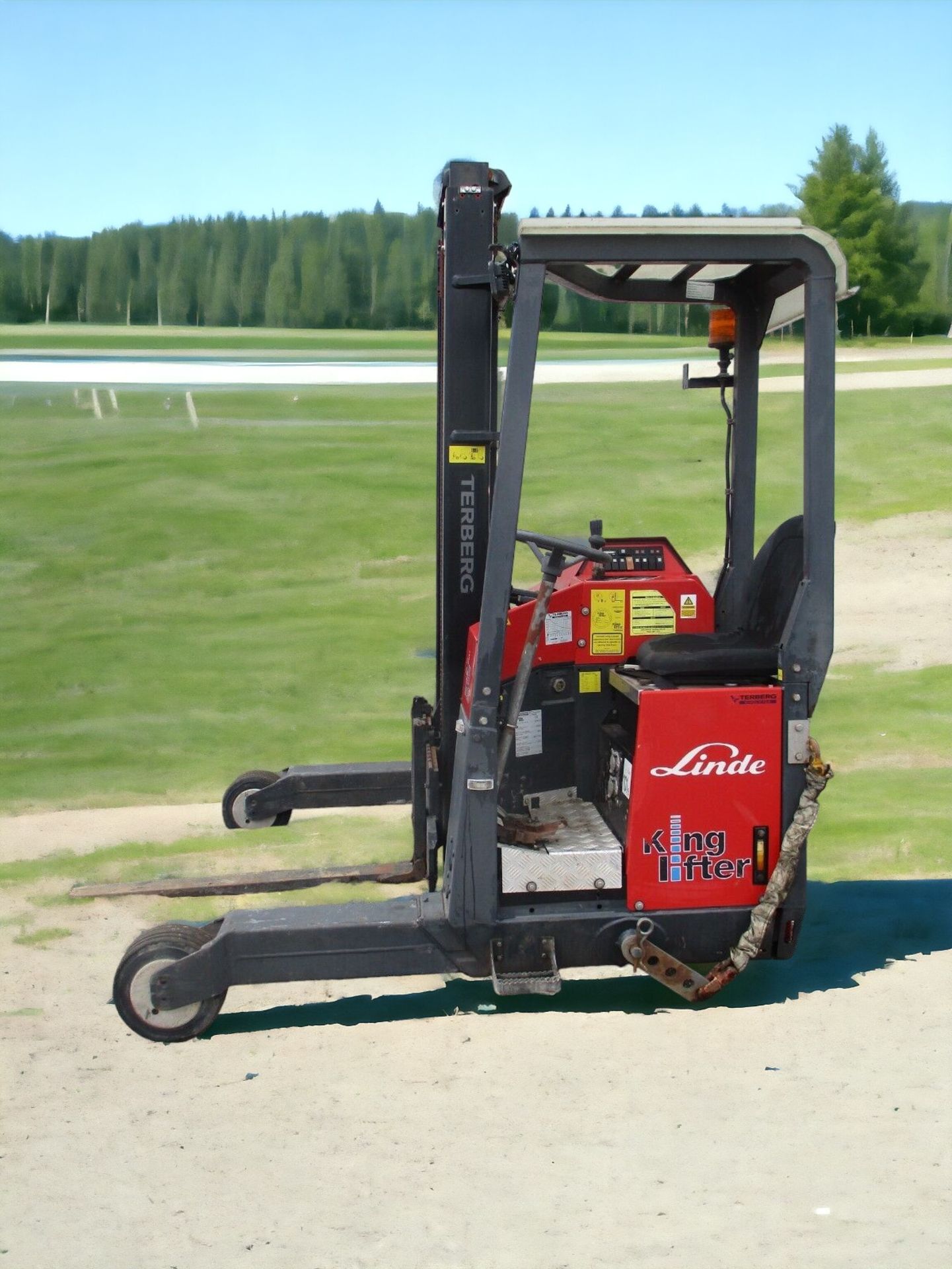 OPTIMIZE EFFICIENCY WITH THE TERBERG KINGLIFTER TKL-MC-1X3 FORKLIFT - Image 2 of 10