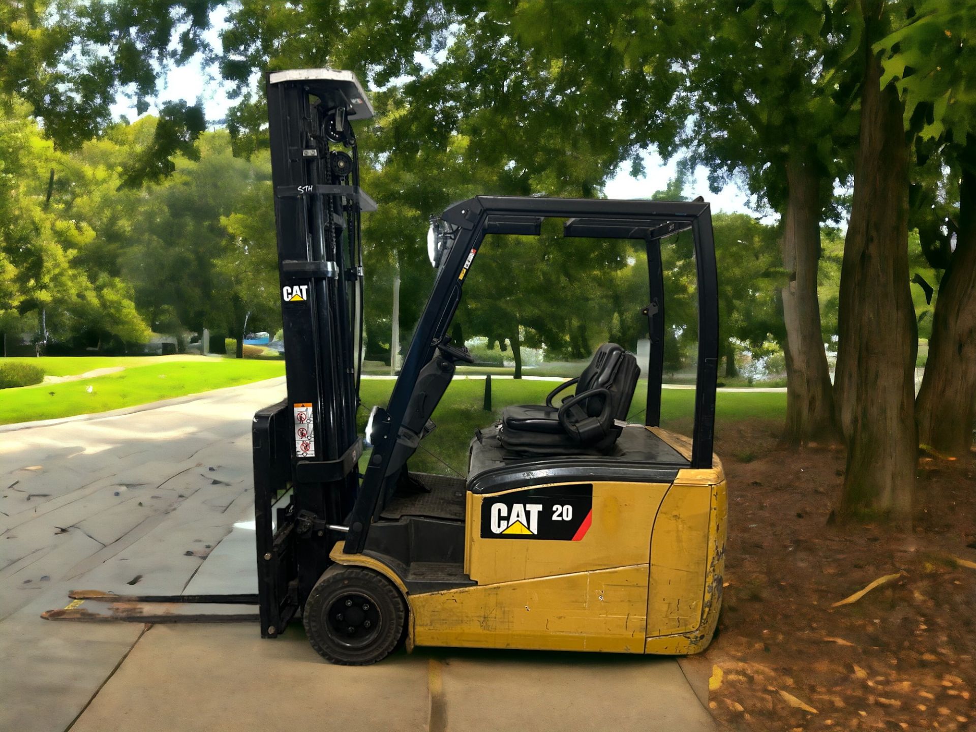 AT LIFT TRUCKS EP20PNT ELECTRIC FORKLIFT **(INCLUDES CHARGER)** - Image 2 of 6