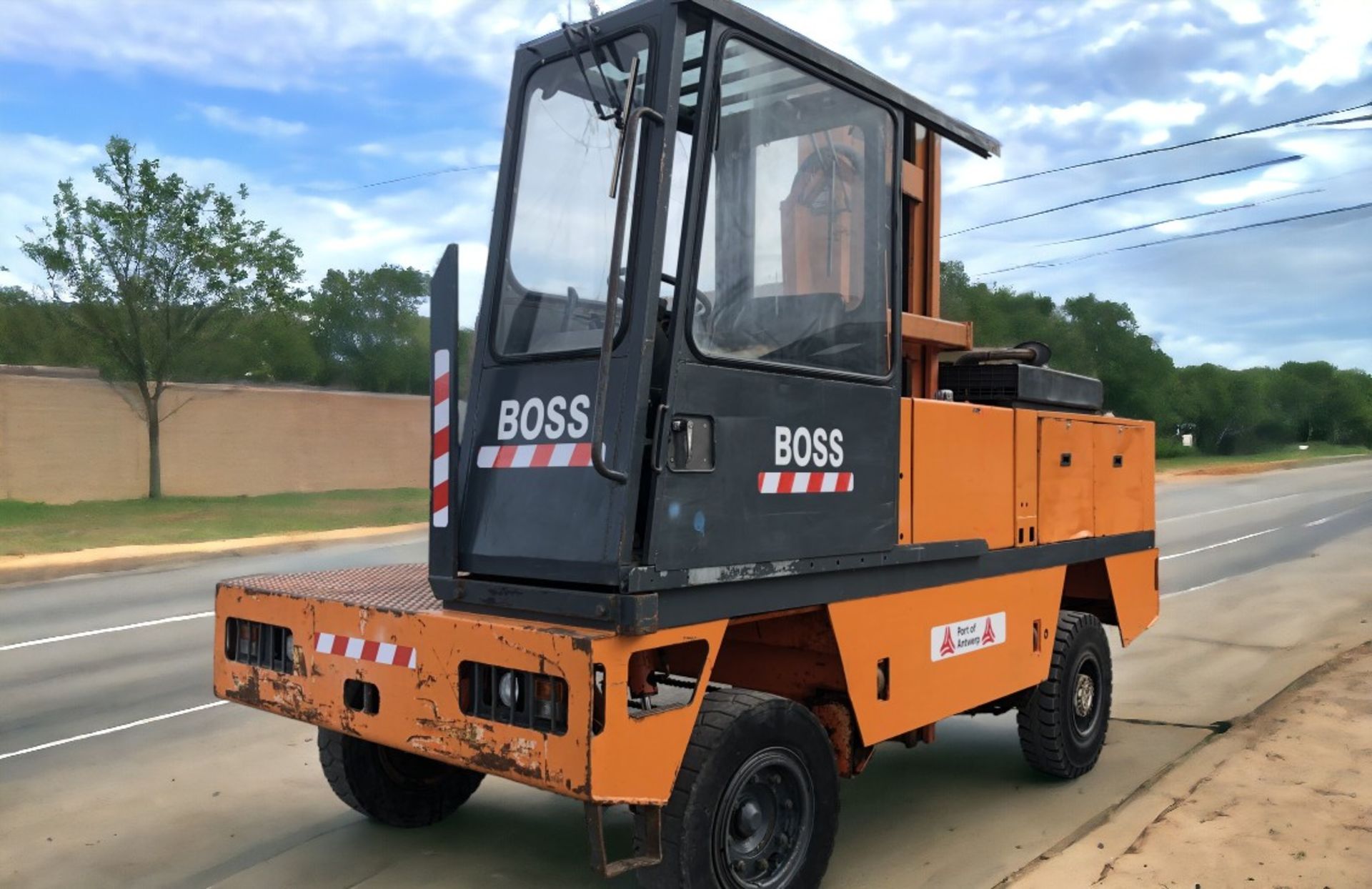 BOSS 556 5 TON SIDELOADER FORKLIFT